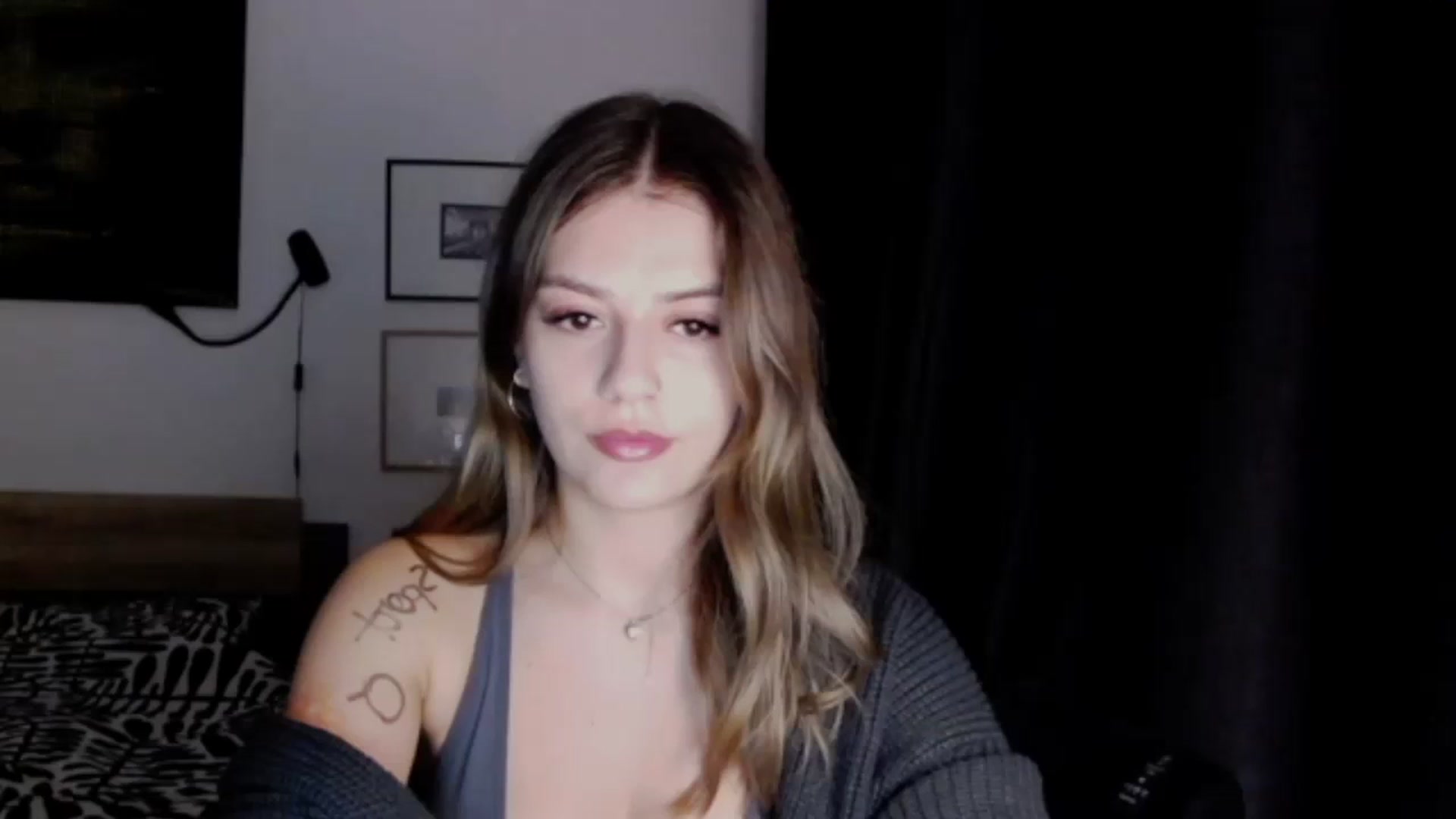 Gallery image thumbnail from RiriBee's myfreecams stream on, 10/20/2024, 19:48 image 11 of 20