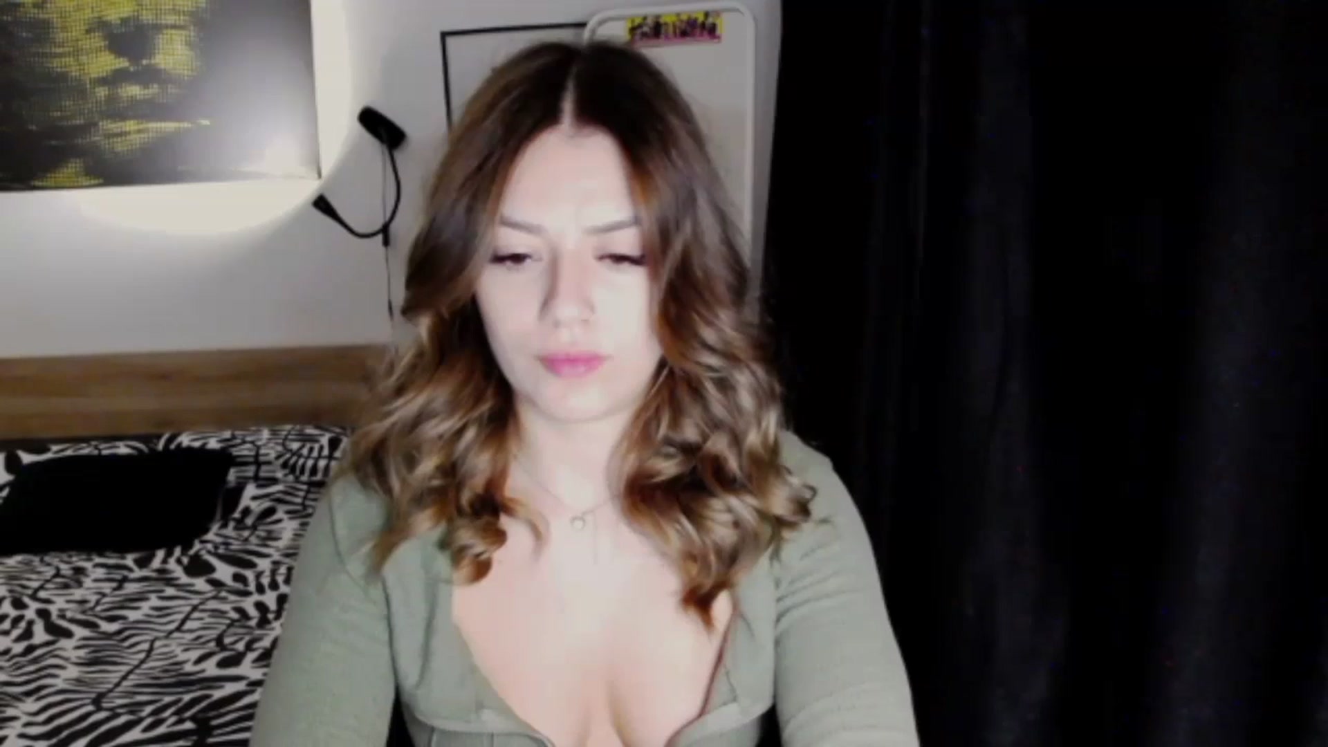 Gallery image thumbnail from RiriBee's myfreecams stream on, 10/28/2024, 19:31 image 17 of 20