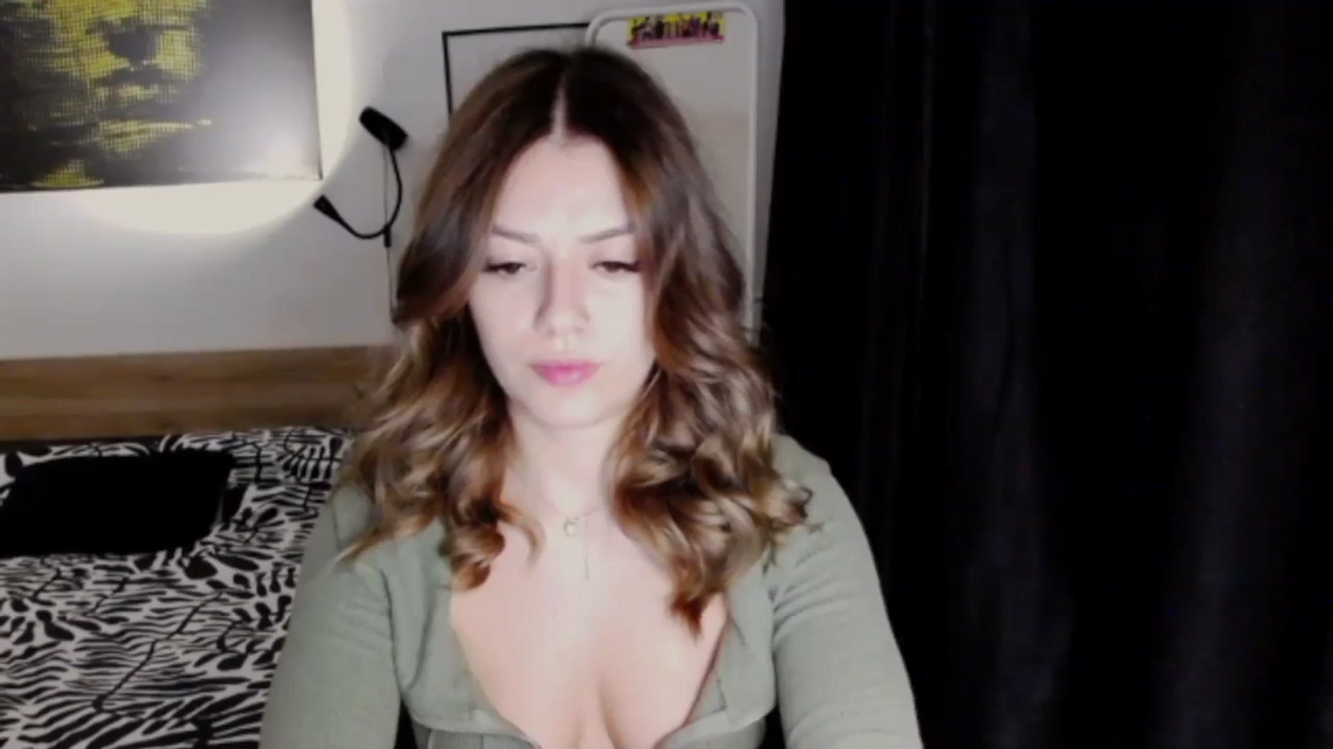 Gallery image thumbnail from RiriBee's myfreecams stream on, 10/28/2024, 19:31 image 15 of 20