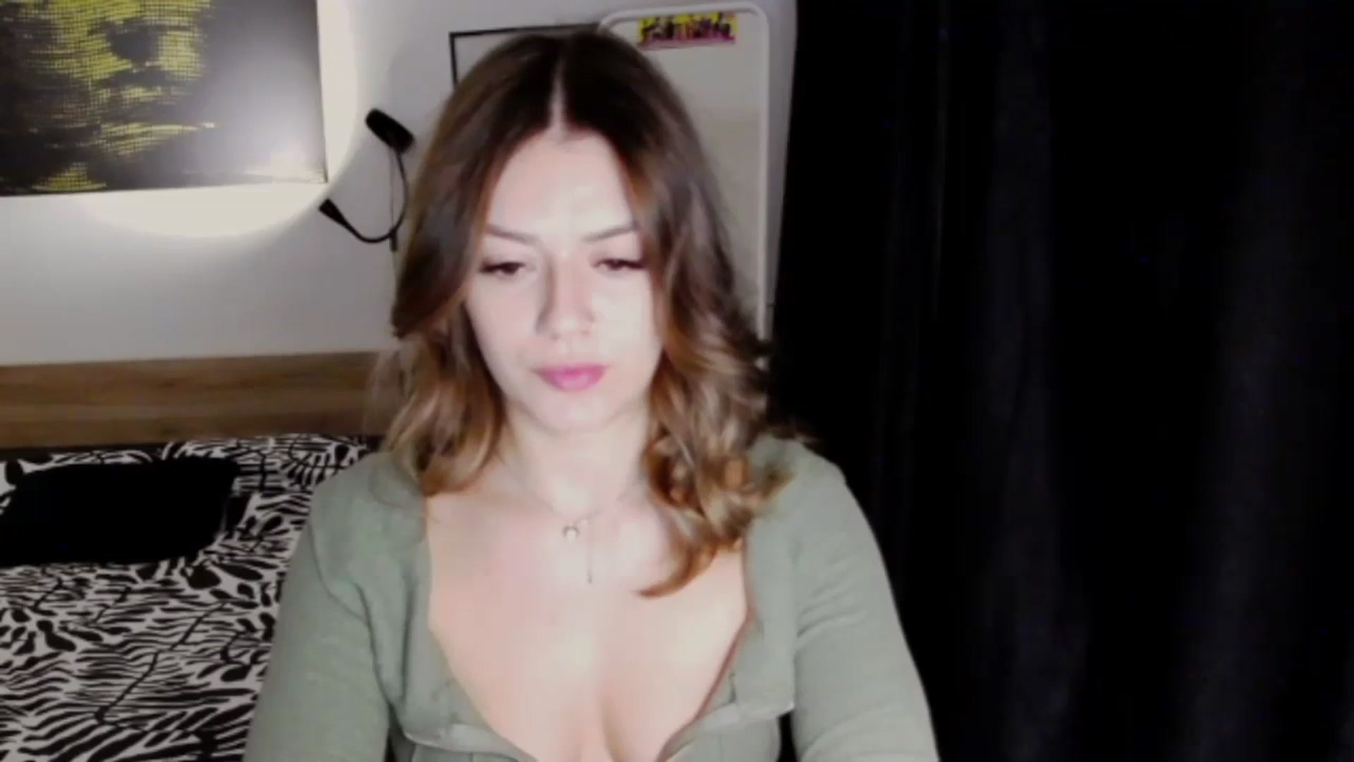 Gallery image thumbnail from RiriBee's myfreecams stream on, 10/28/2024, 19:31 image 6 of 20