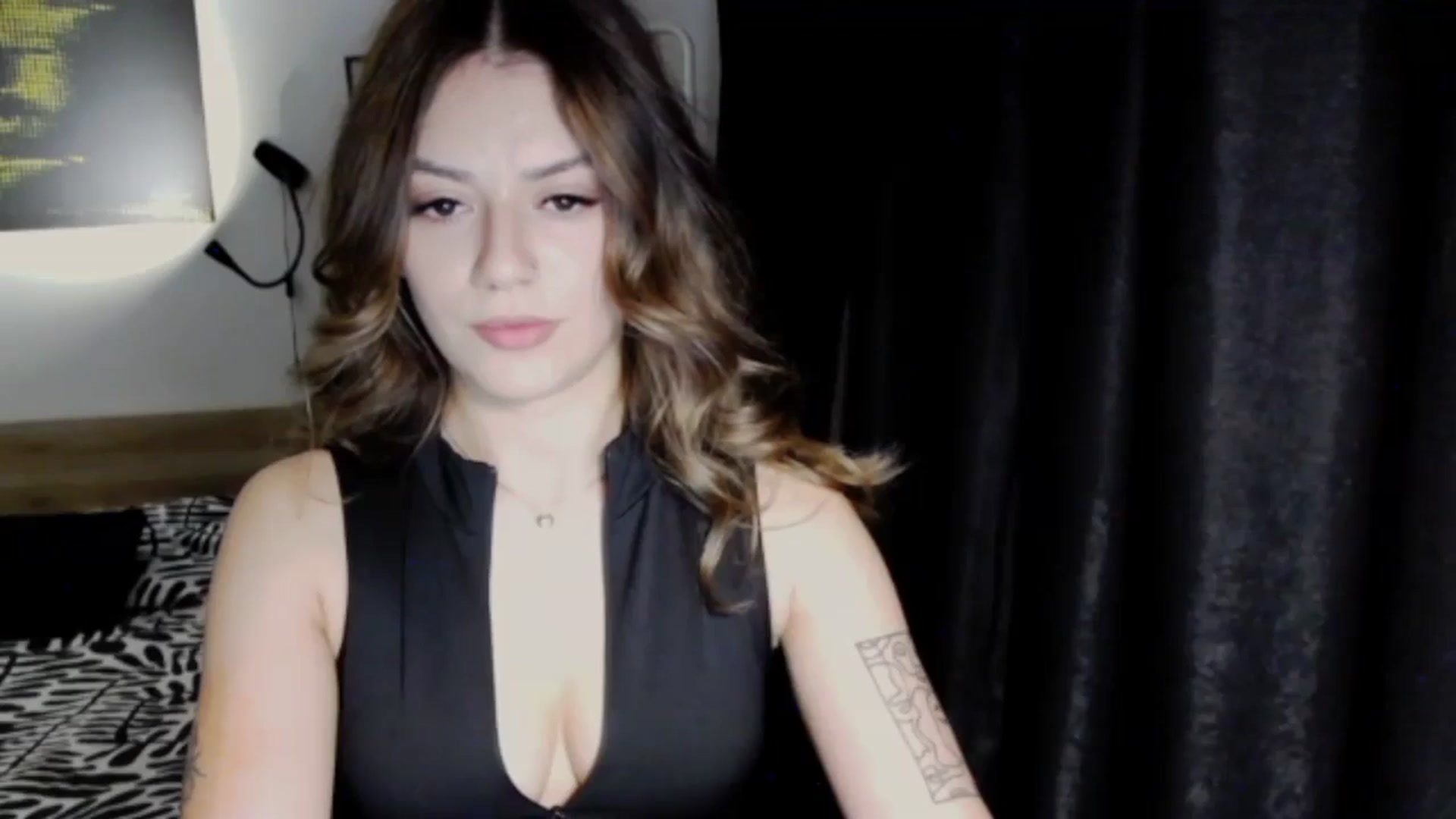 Gallery image thumbnail from RiriBee's myfreecams stream on, 10/29/2024, 15:45 image 16 of 20