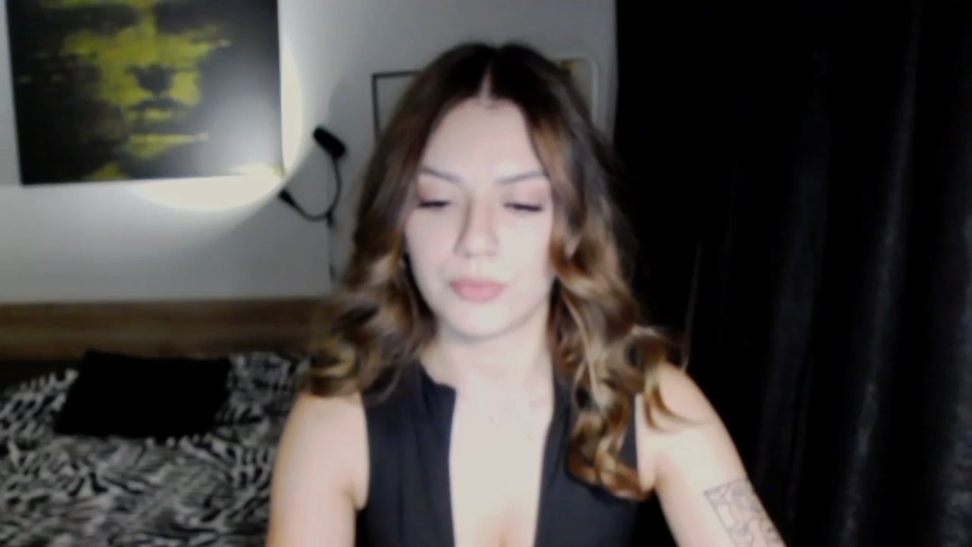 Gallery image thumbnail from RiriBee's myfreecams stream on, 10/29/2024, 15:45 image 12 of 20