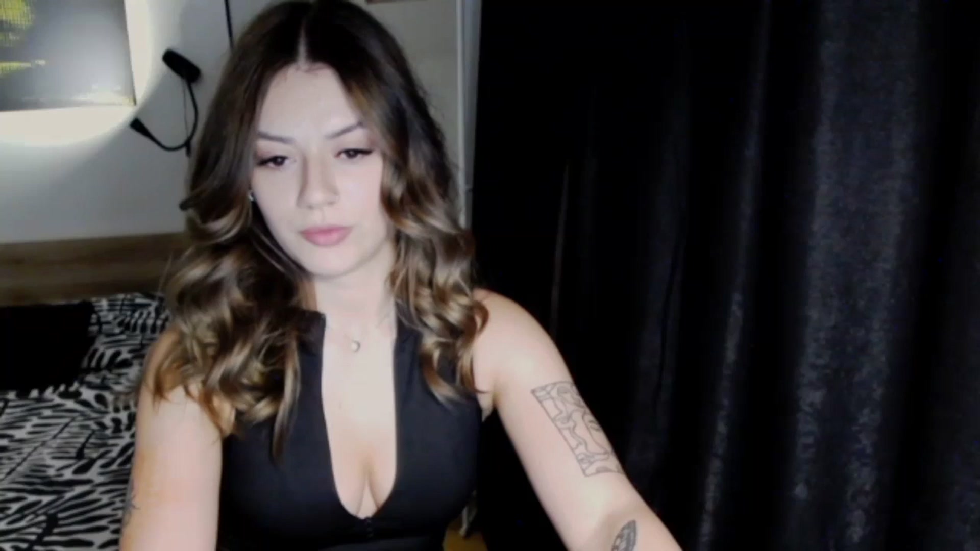 Gallery image thumbnail from RiriBee's myfreecams stream on, 10/29/2024, 16:17 image 8 of 20