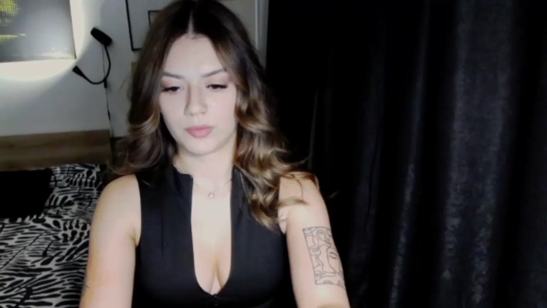Gallery image thumbnail from RiriBee's myfreecams stream on, 10/29/2024, 16:17 image 3 of 20