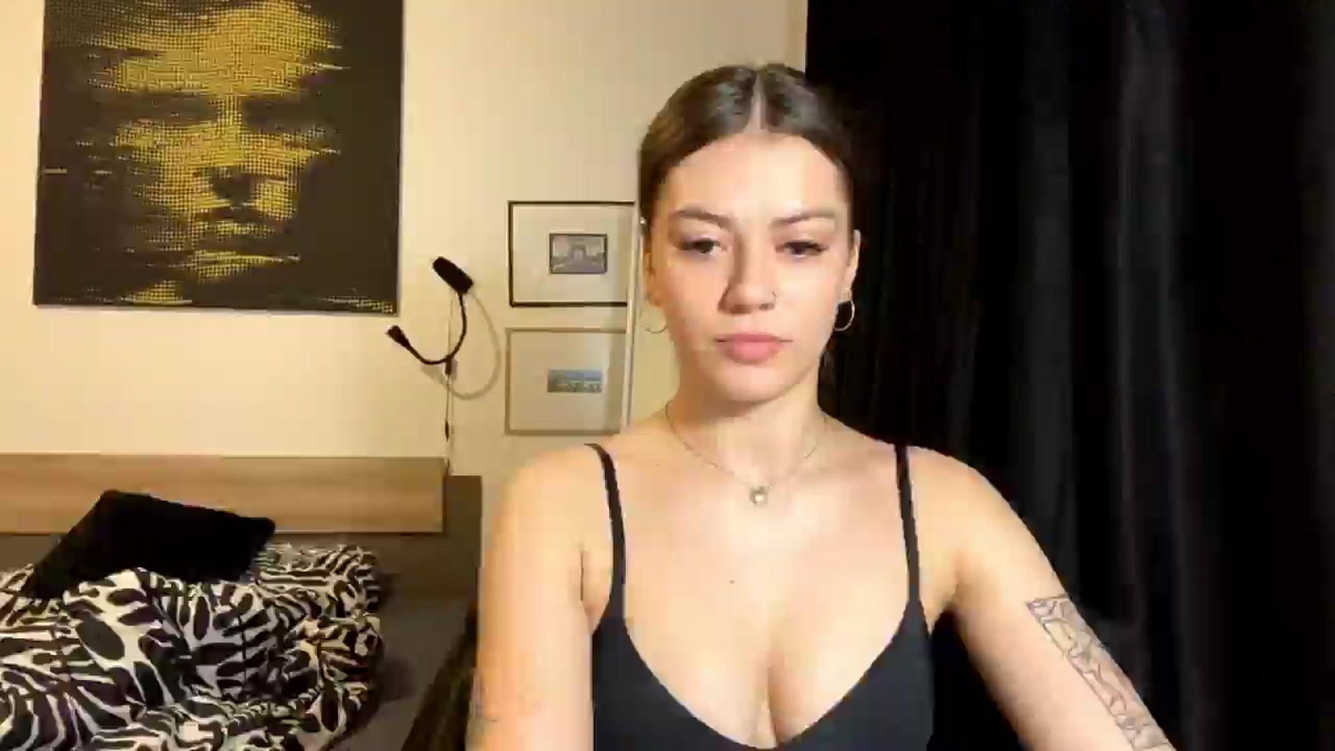 Gallery image thumbnail from RiriBee's myfreecams stream on, 11/03/2024, 21:23 image 8 of 20