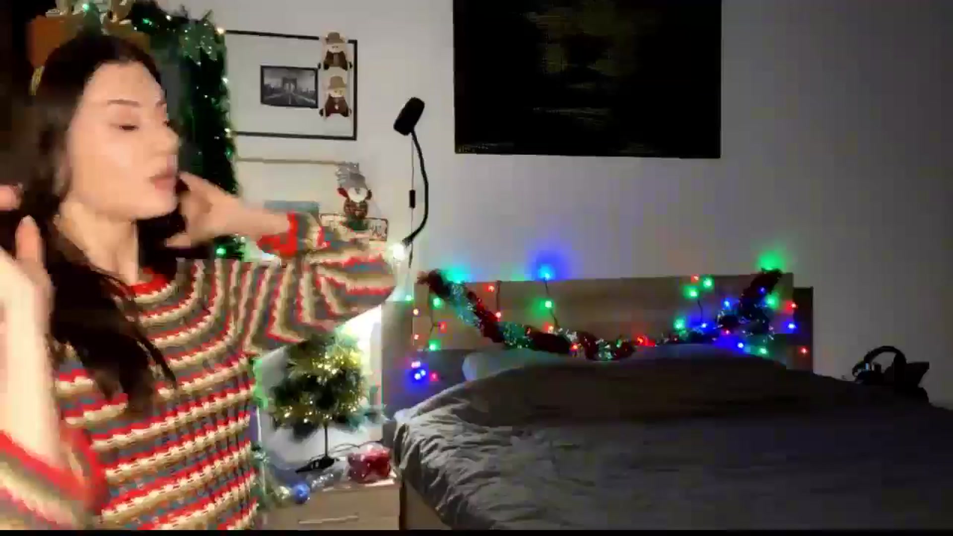 Gallery image thumbnail from RiriBee's myfreecams stream on, 12/24/2024, 22:57 image 1 of 20