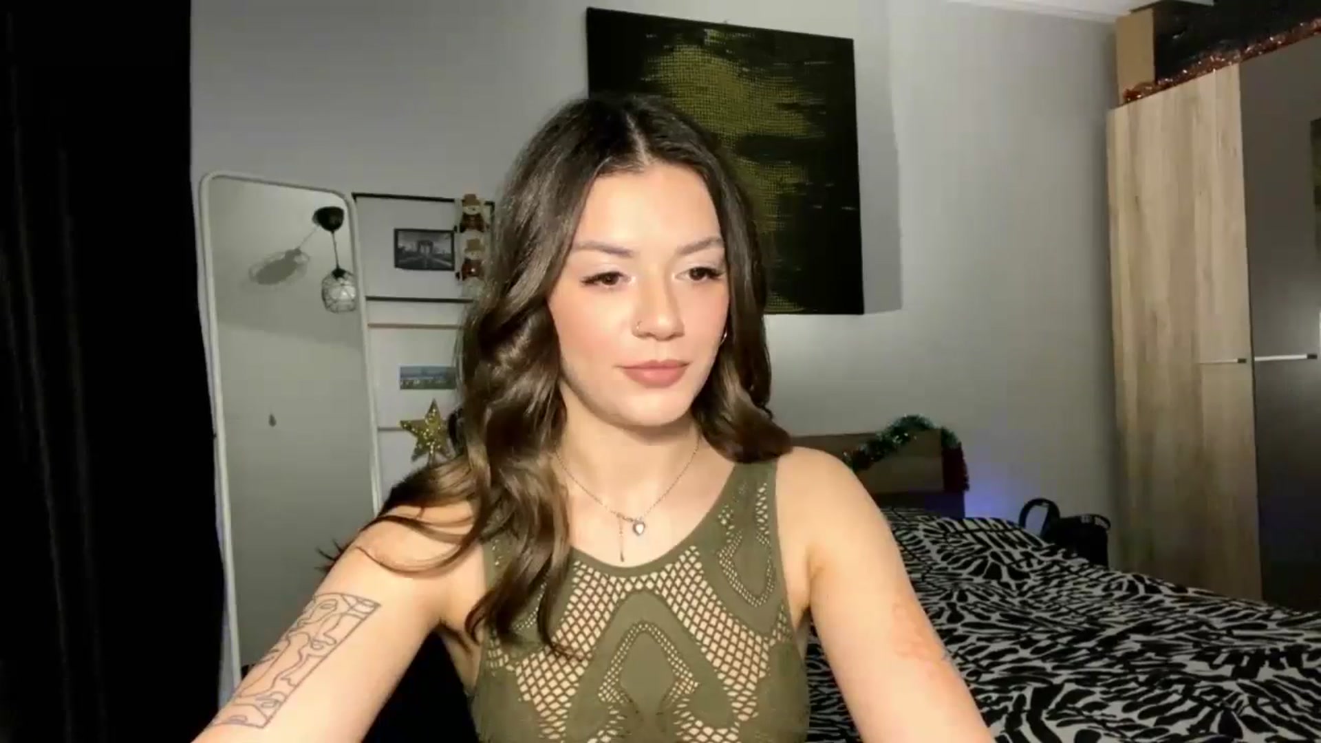 Gallery image thumbnail from RiriBee's myfreecams stream on, 01/03/2025, 21:33 image 6 of 20