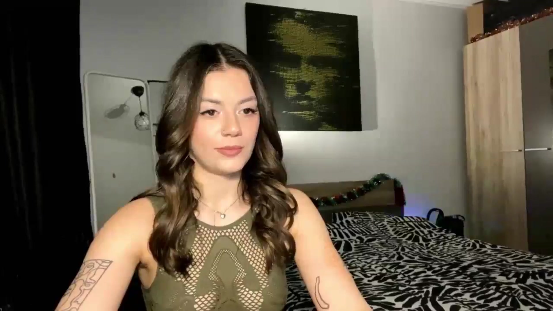 Gallery image thumbnail from RiriBee's myfreecams stream on, 01/03/2025, 23:06 image 11 of 20