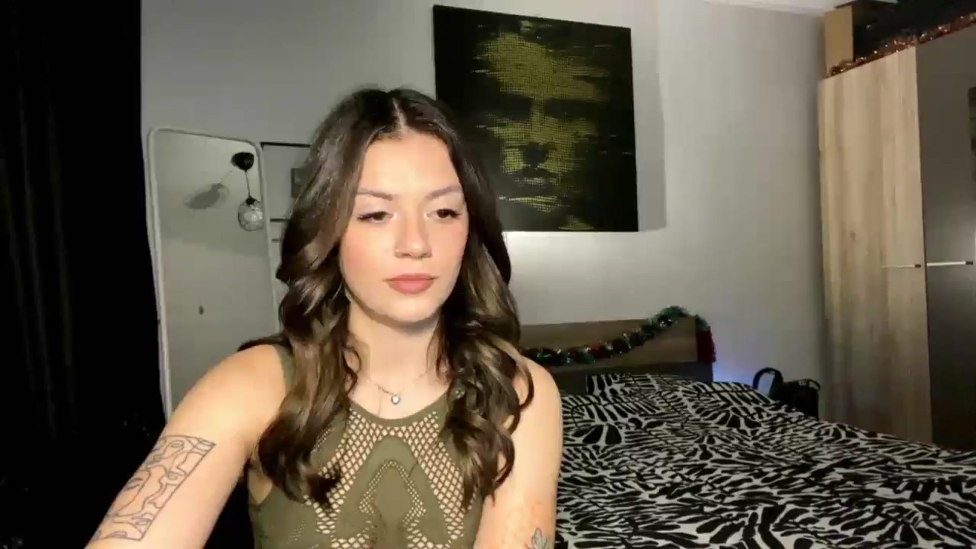 Gallery image thumbnail from RiriBee's myfreecams stream on, 01/03/2025, 23:06 image 8 of 20