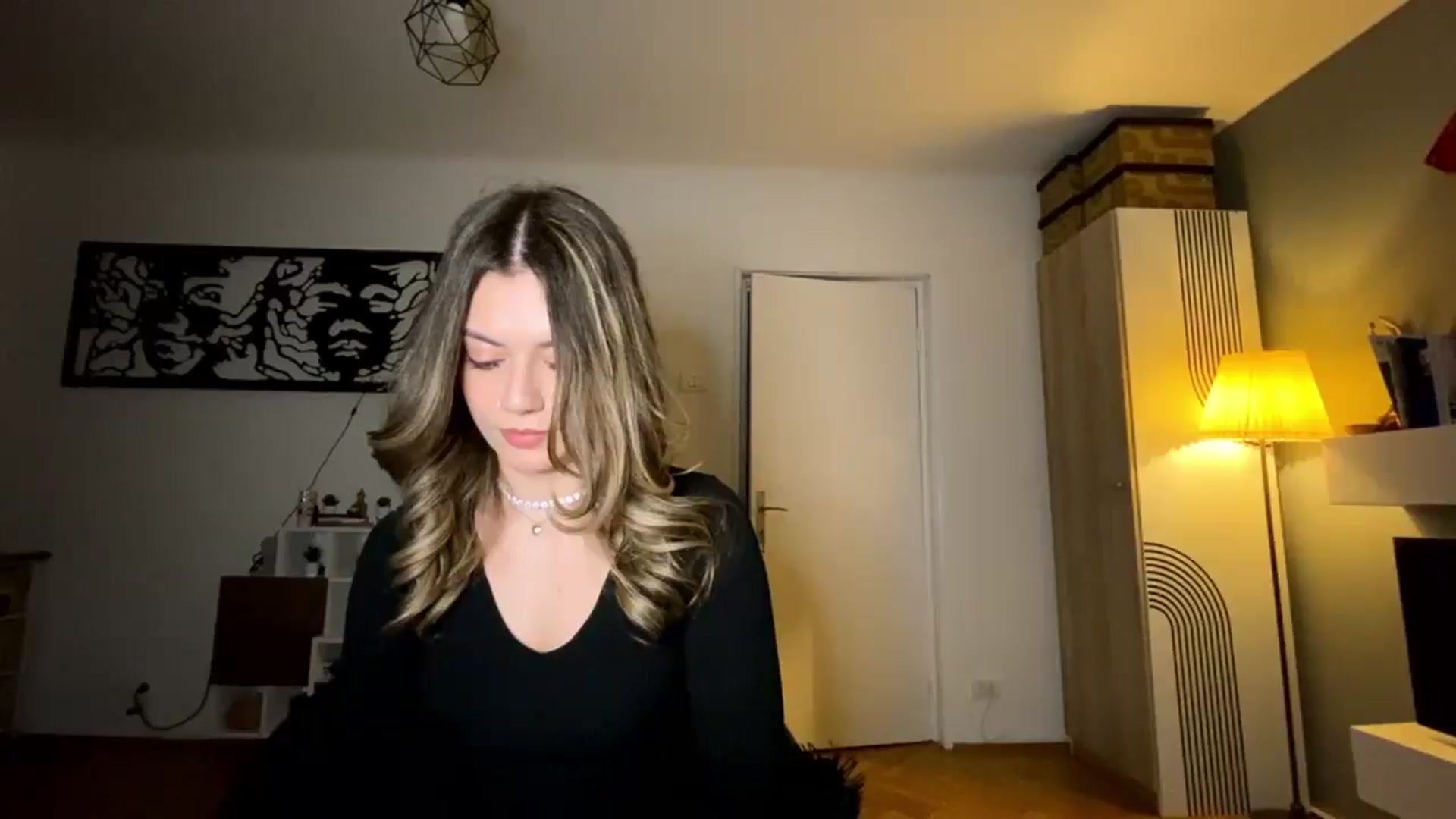 Gallery image thumbnail from RiriBee's myfreecams stream on, 04/07/2025, 24:01 image 11 of 20