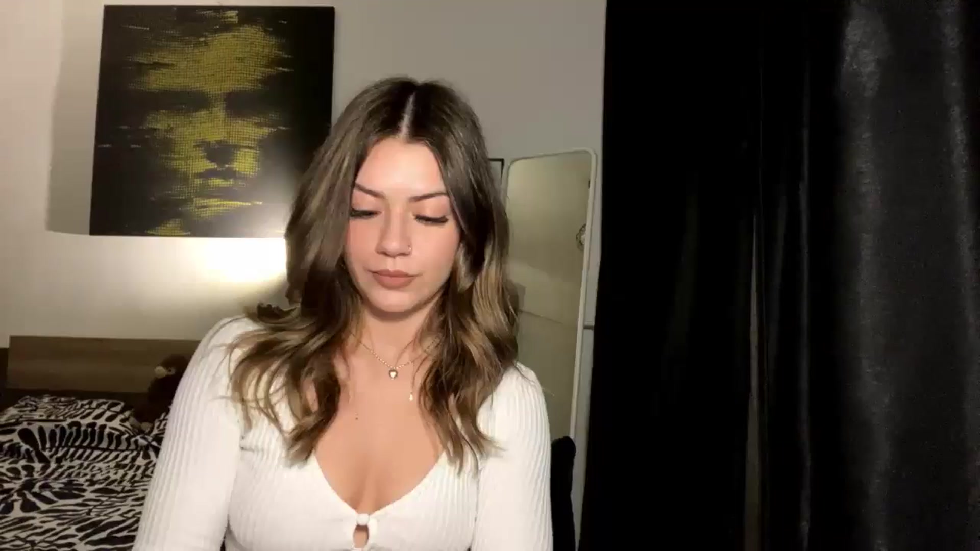 Gallery image thumbnail from RiriBee's myfreecams stream on, 05/13/2025, 22:21 image 10 of 20