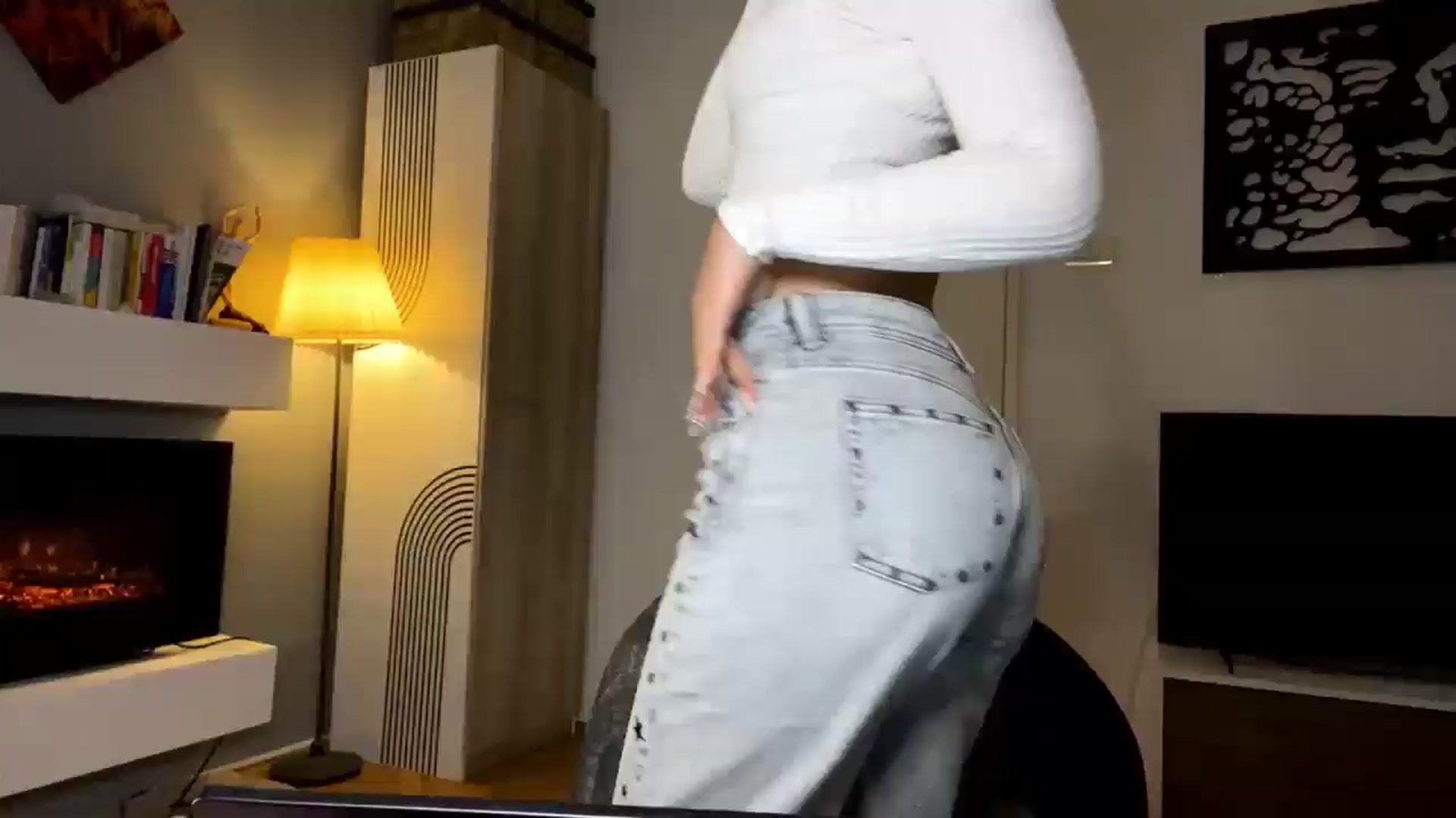 Gallery image thumbnail from RiriBee's myfreecams stream on, 10/15/2025, 22:06 image 12 of 20