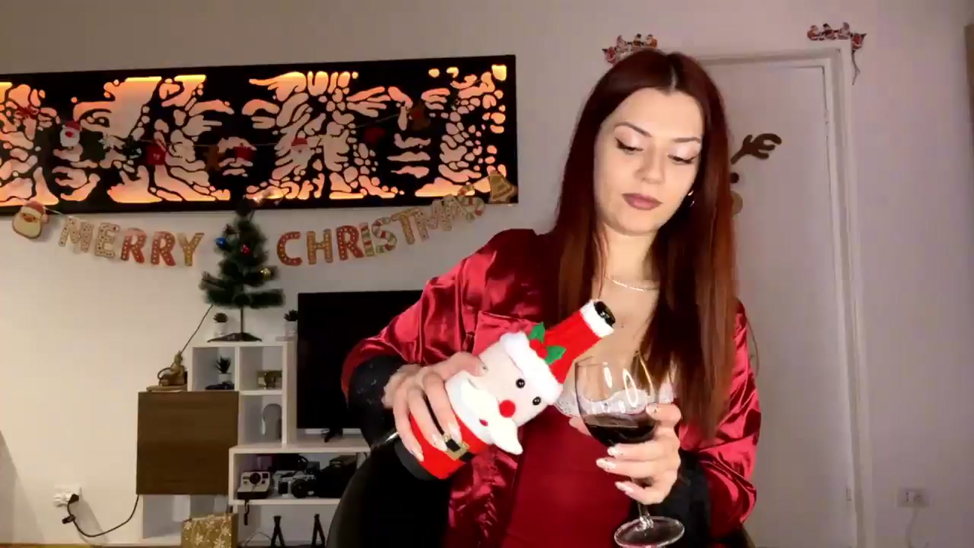 Gallery image thumbnail from RiriBee's myfreecams stream on, 12/20/2025, 24:52 image 7 of 20