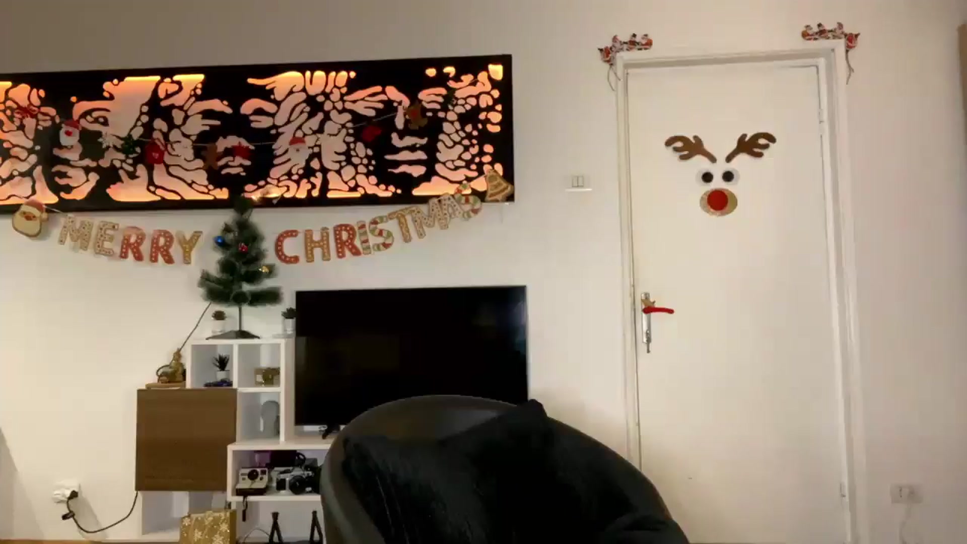 Gallery image thumbnail from RiriBee's myfreecams stream on, 12/20/2025, 24:52 image 5 of 20