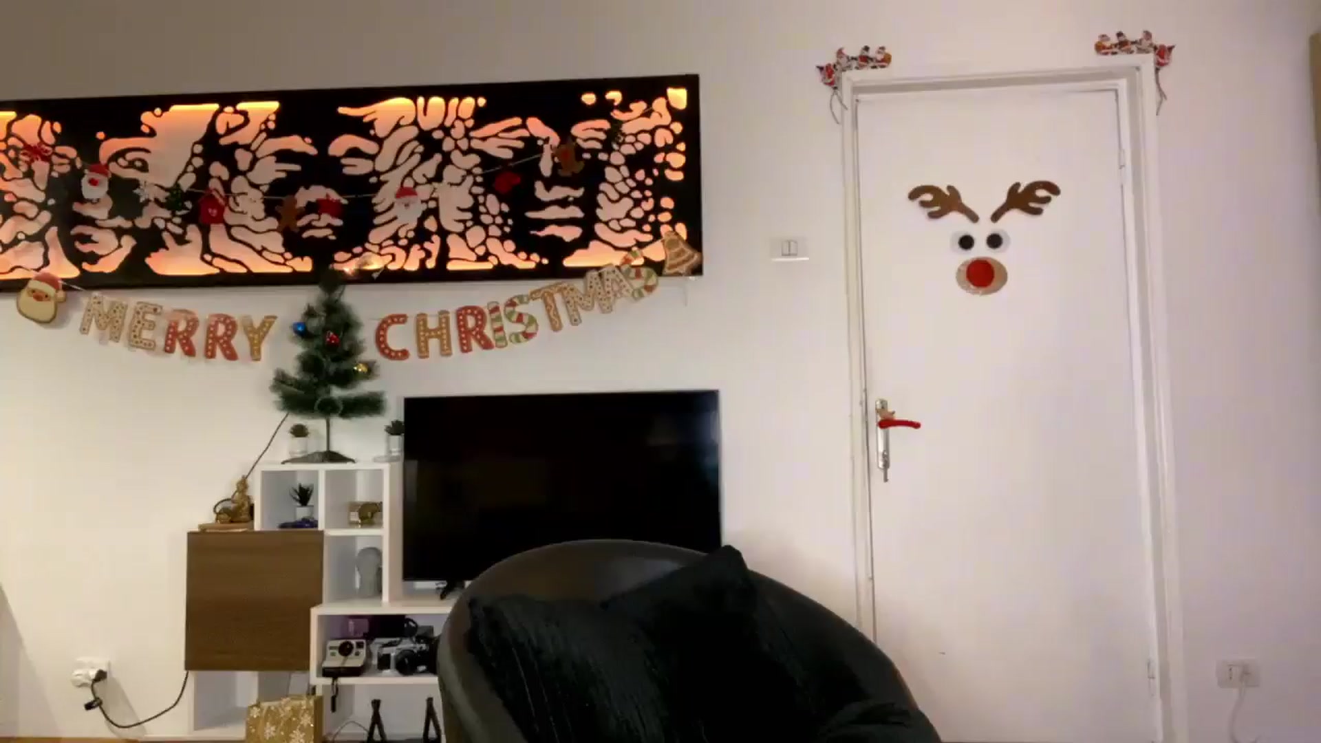 Gallery image thumbnail from RiriBee's myfreecams stream on, 12/20/2025, 24:52 image 6 of 20
