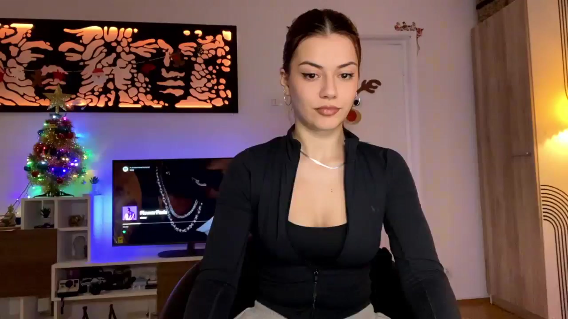 Gallery image thumbnail from RiriBee's myfreecams stream on, 12/31/2025, 04:52 image 1 of 20