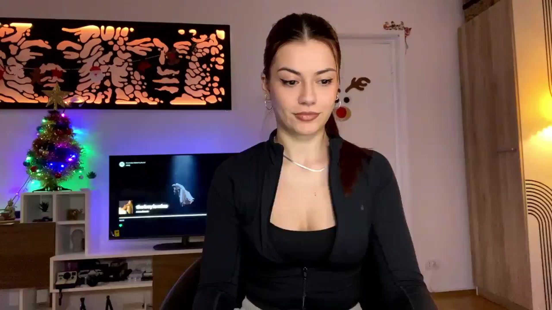 Gallery image thumbnail from RiriBee's myfreecams stream on, 12/31/2025, 04:52 image 8 of 20