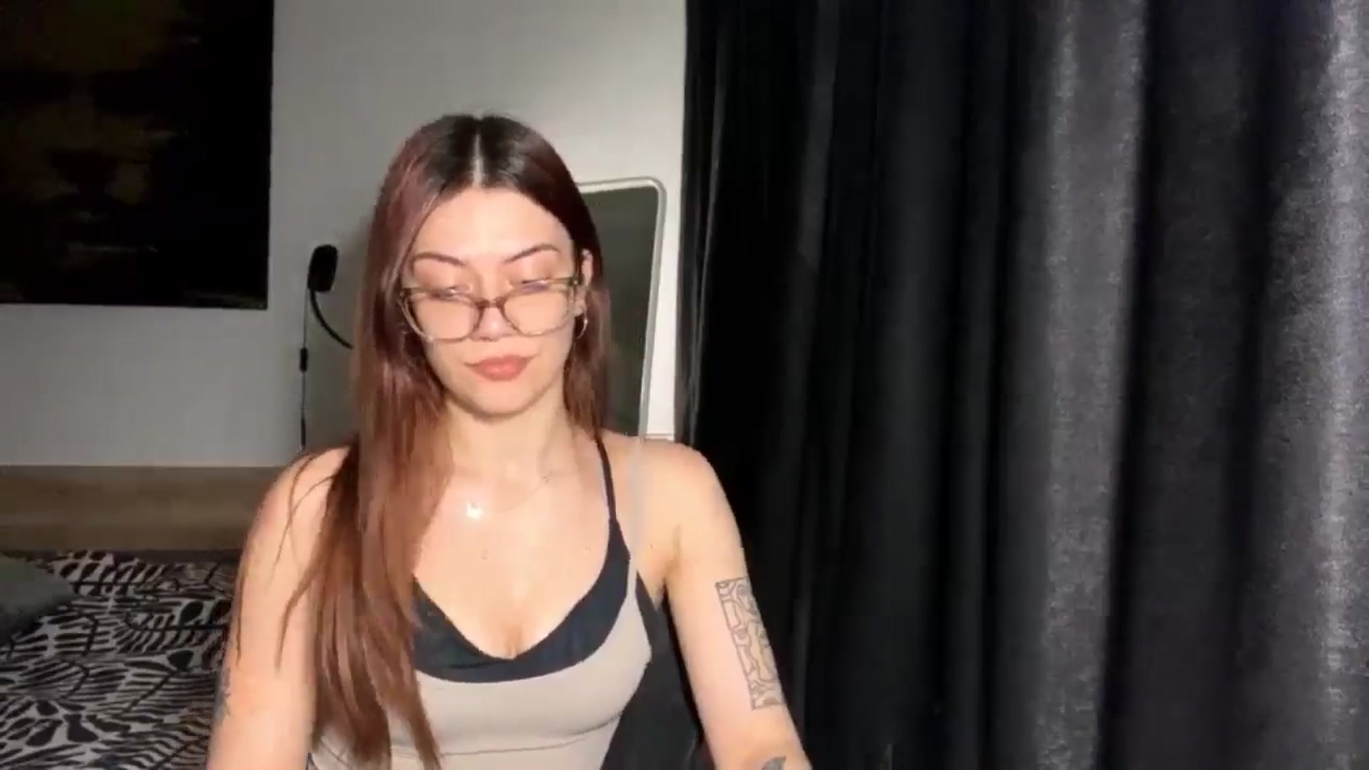Gallery image thumbnail from RiriBee's myfreecams stream on, 03/09/2026, 21:36 image 4 of 20