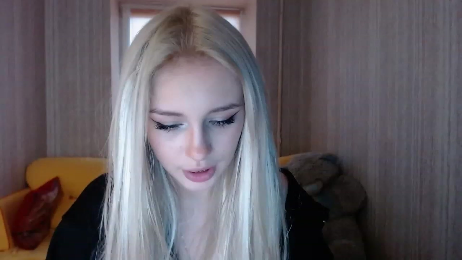 Gallery image thumbnail from Ririma_xo's myfreecams stream on, 11/14/2022, 13:41 image 2 of 20