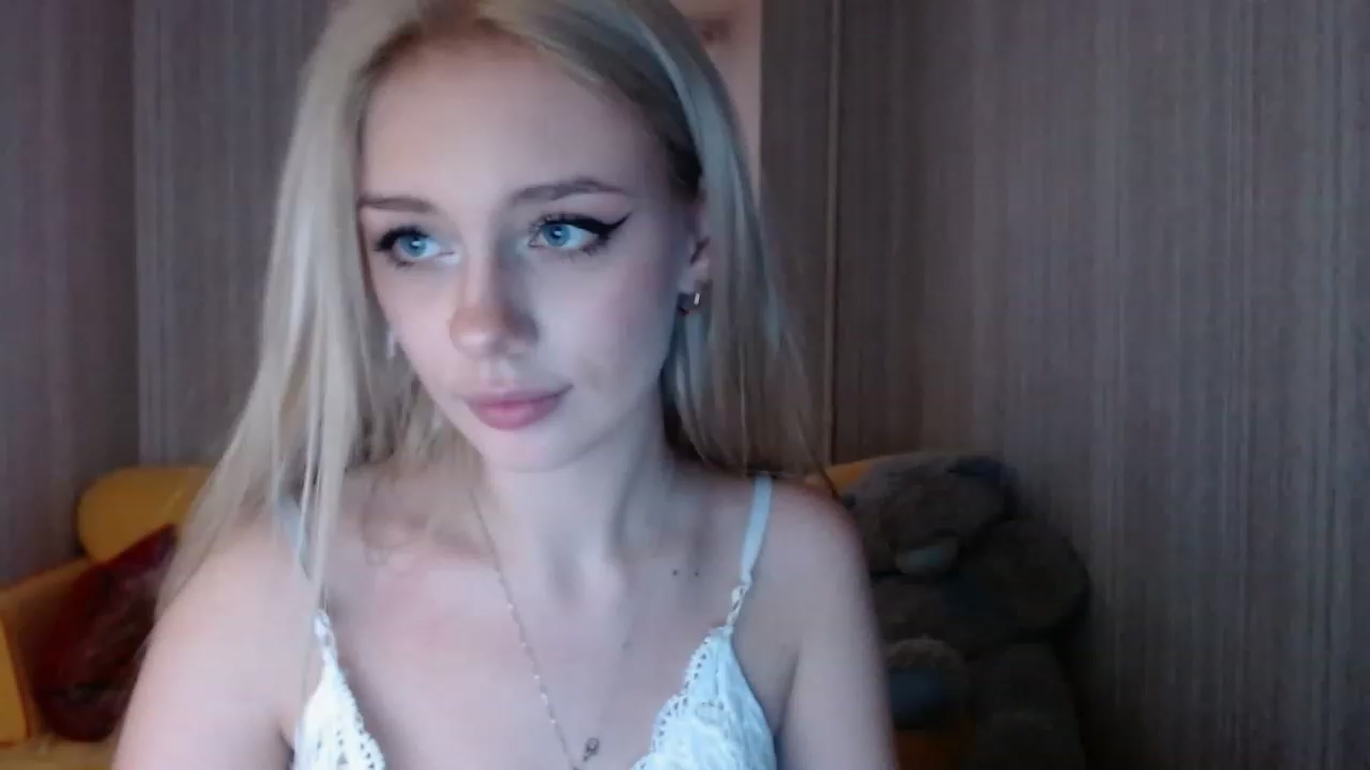 Gallery image thumbnail from Ririma_xo's myfreecams stream on, 11/14/2022, 13:41 image 15 of 20