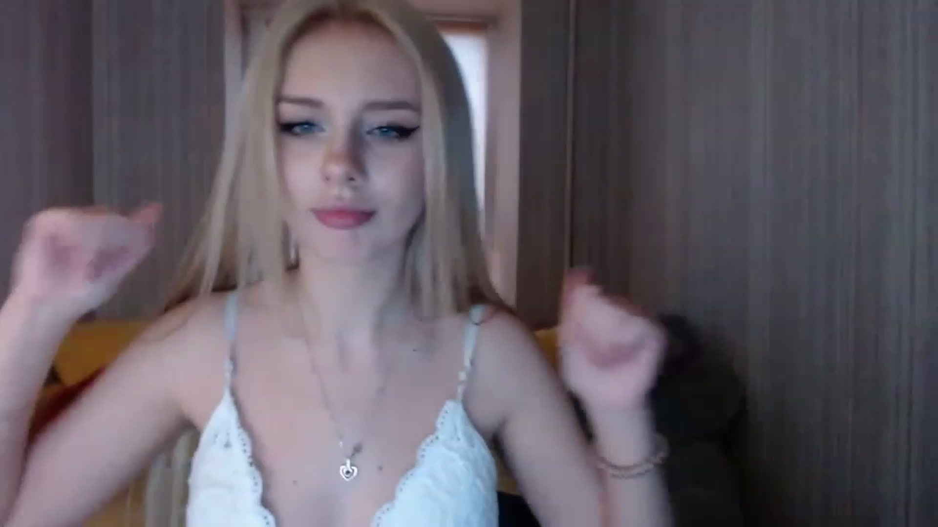 Gallery image thumbnail from Ririma_xo's myfreecams stream on, 11/14/2022, 13:41 image 8 of 20
