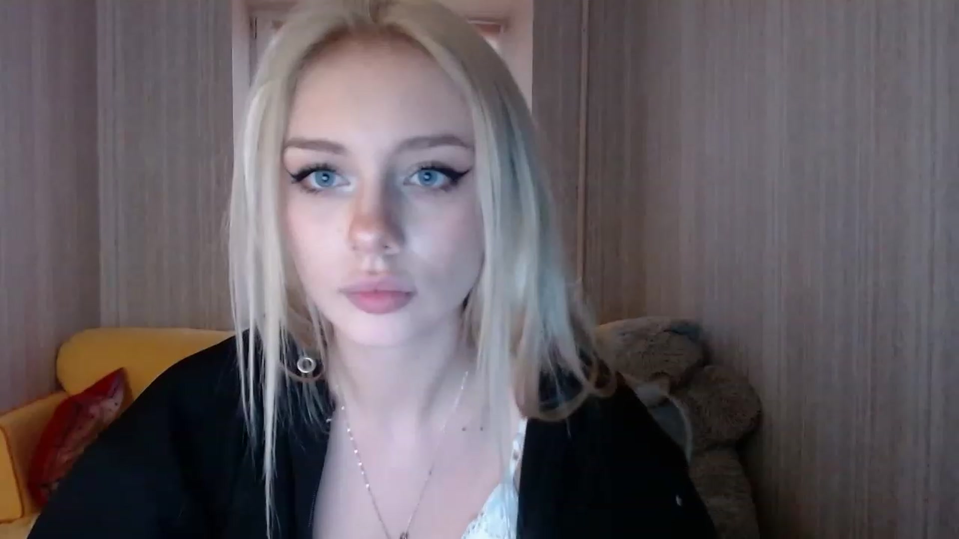Gallery image thumbnail from Ririma_xo's myfreecams stream on, 11/14/2022, 13:41 image 5 of 20