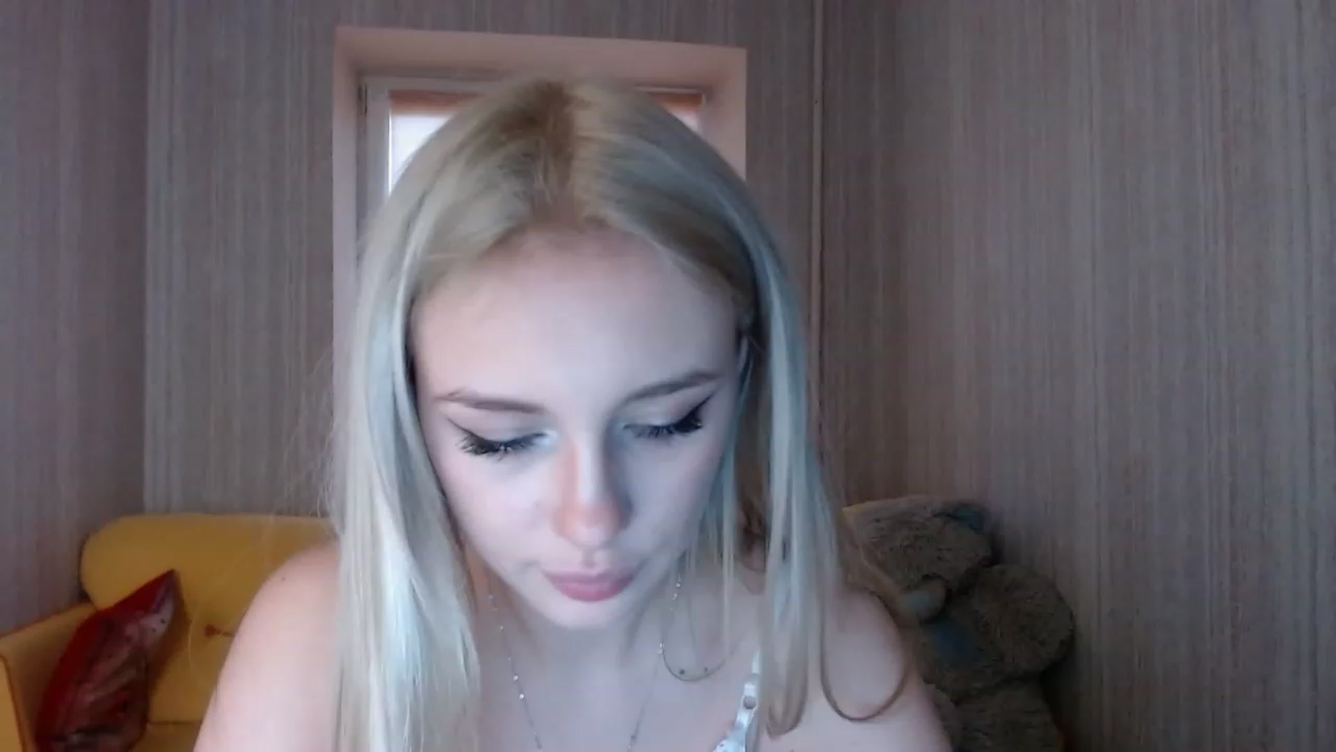 Gallery image thumbnail from Ririma_xo's myfreecams stream on, 11/14/2022, 13:41 image 18 of 20