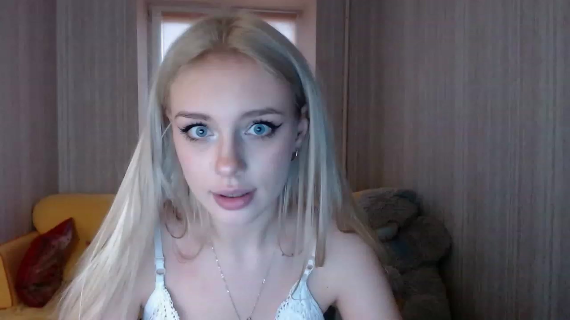 Gallery image thumbnail from Ririma_xo's myfreecams stream on, 11/14/2022, 13:41 image 17 of 20