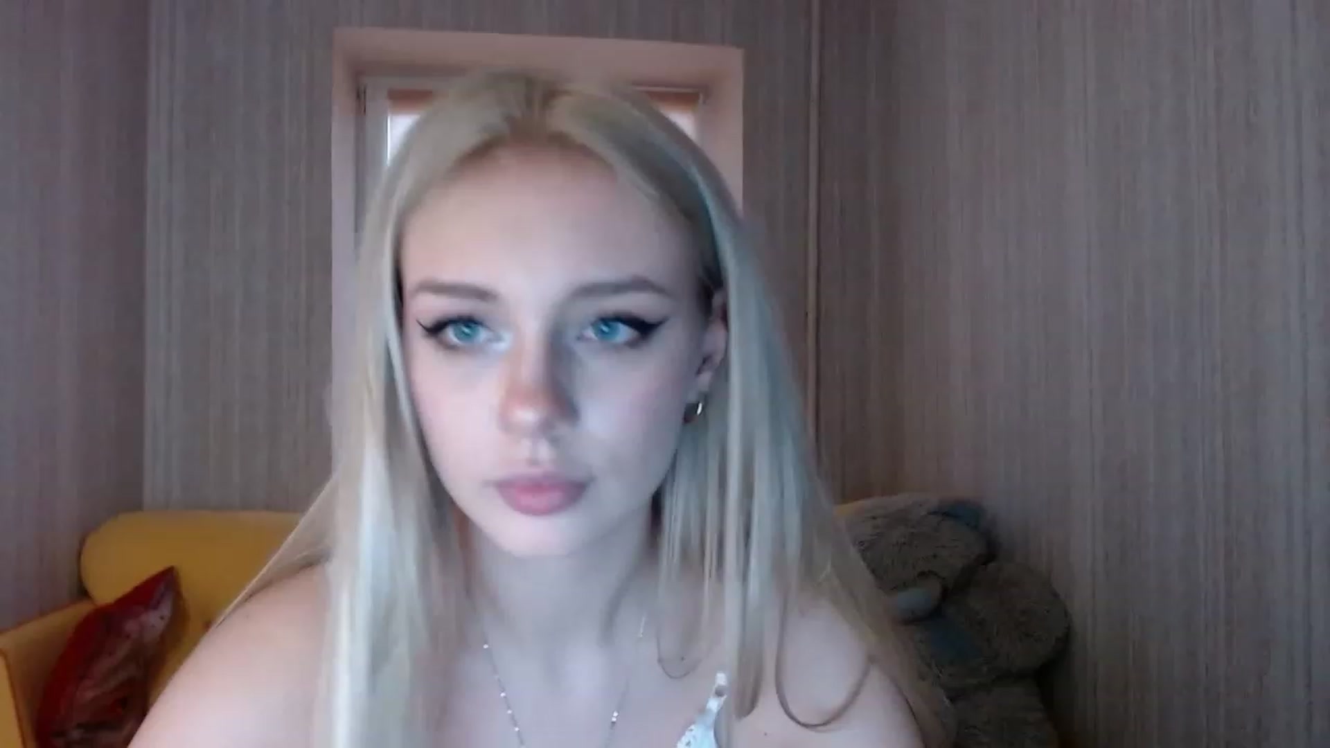 Gallery image thumbnail from Ririma_xo's myfreecams stream on, 11/14/2022, 13:41 image 19 of 20