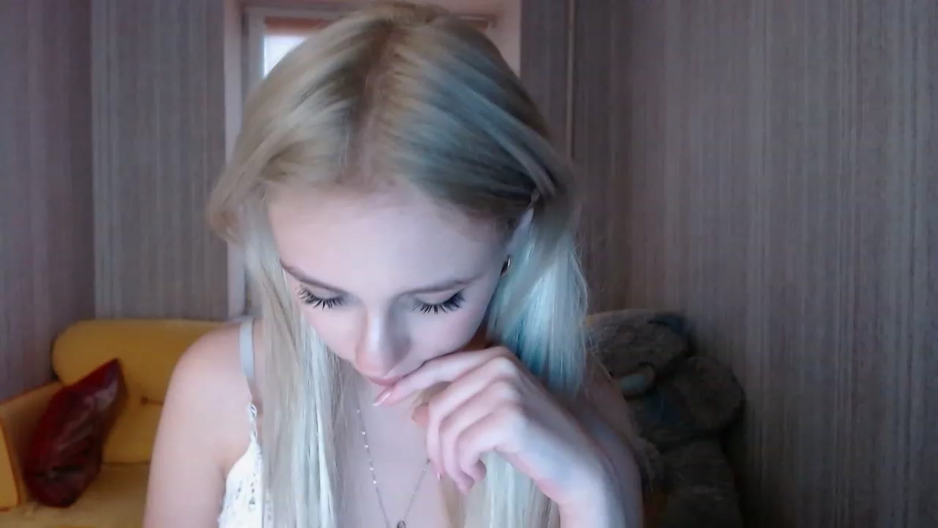 Gallery image thumbnail from Ririma_xo's myfreecams stream on, 11/14/2022, 13:41 image 12 of 20