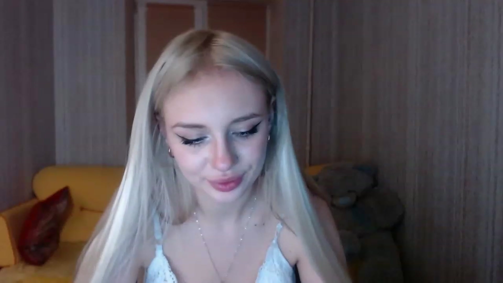 Gallery image thumbnail from Ririma_xo's myfreecams stream on, 11/14/2022, 16:40 image 18 of 20