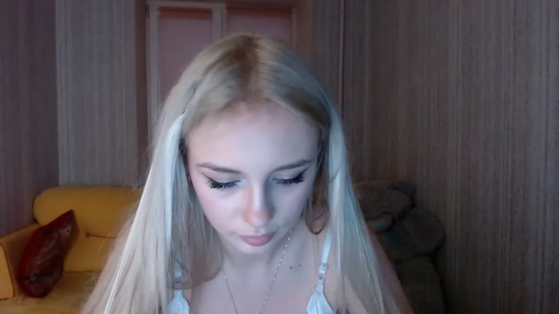 Gallery image thumbnail from Ririma_xo's myfreecams stream on, 11/14/2022, 16:40 image 5 of 20