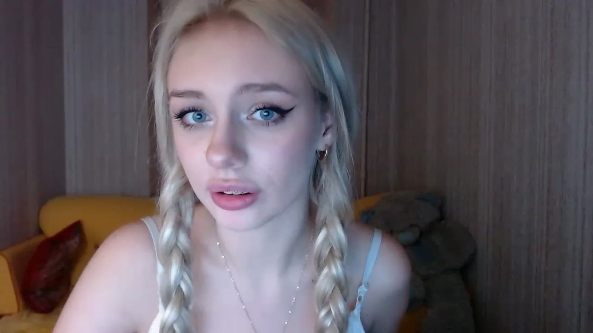 Gallery image thumbnail from Ririma_xo's myfreecams stream on, 11/14/2022, 16:40 image 13 of 20