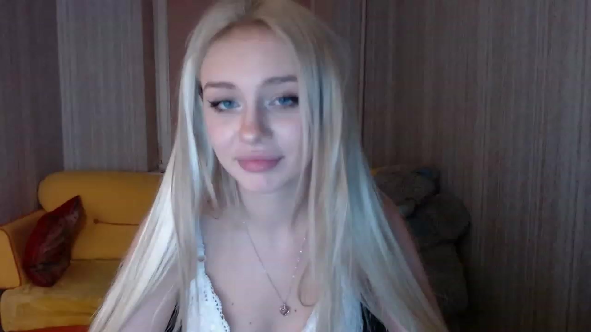 Gallery image thumbnail from Ririma_xo's myfreecams stream on, 11/14/2022, 16:40 image 6 of 20