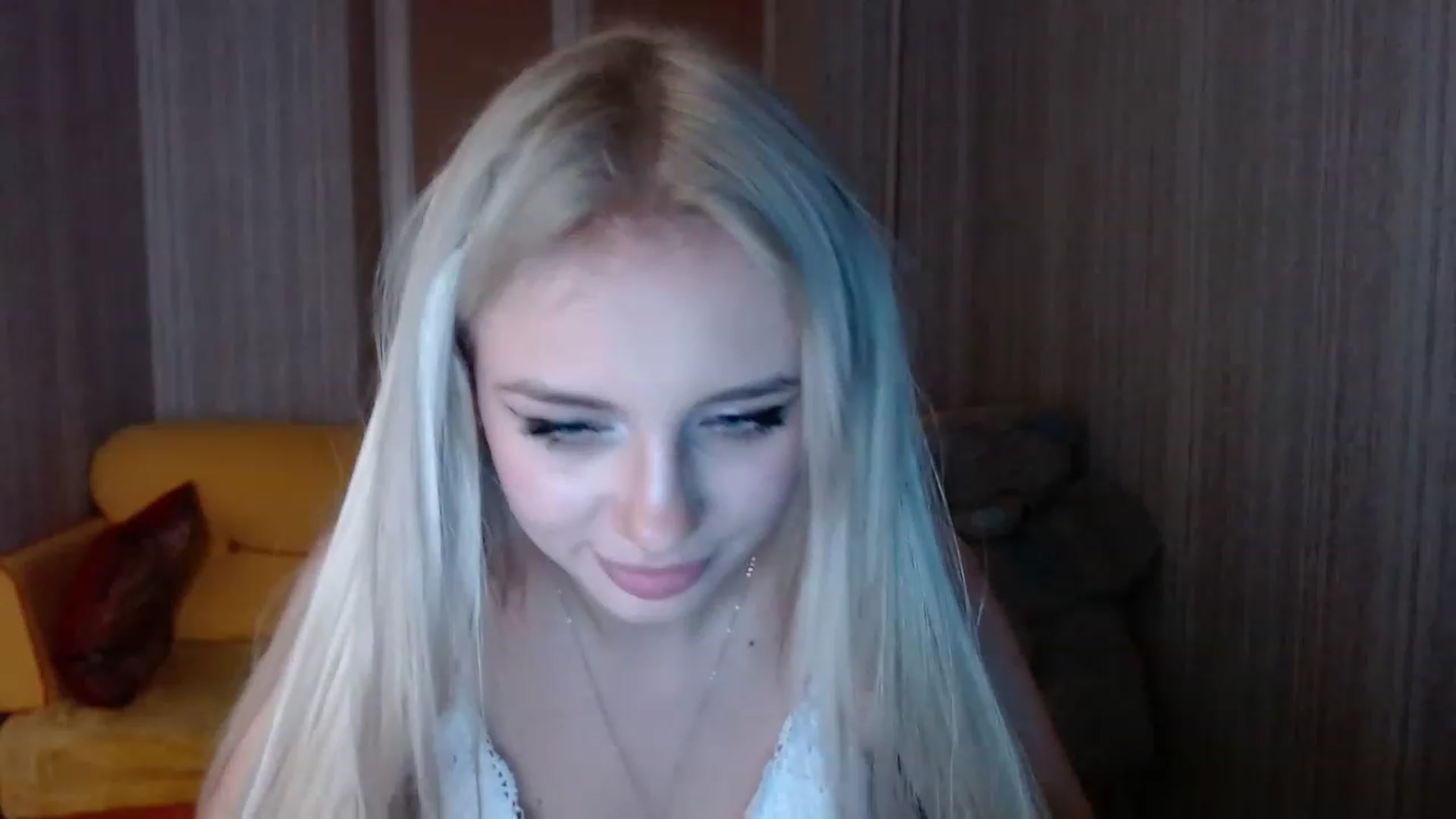Gallery image thumbnail from Ririma_xo's myfreecams stream on, 11/14/2022, 16:40 image 8 of 20
