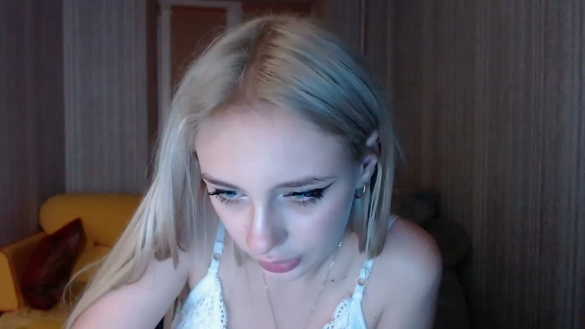 Gallery image thumbnail from Ririma_xo's myfreecams stream on, 11/14/2022, 16:40 image 16 of 20