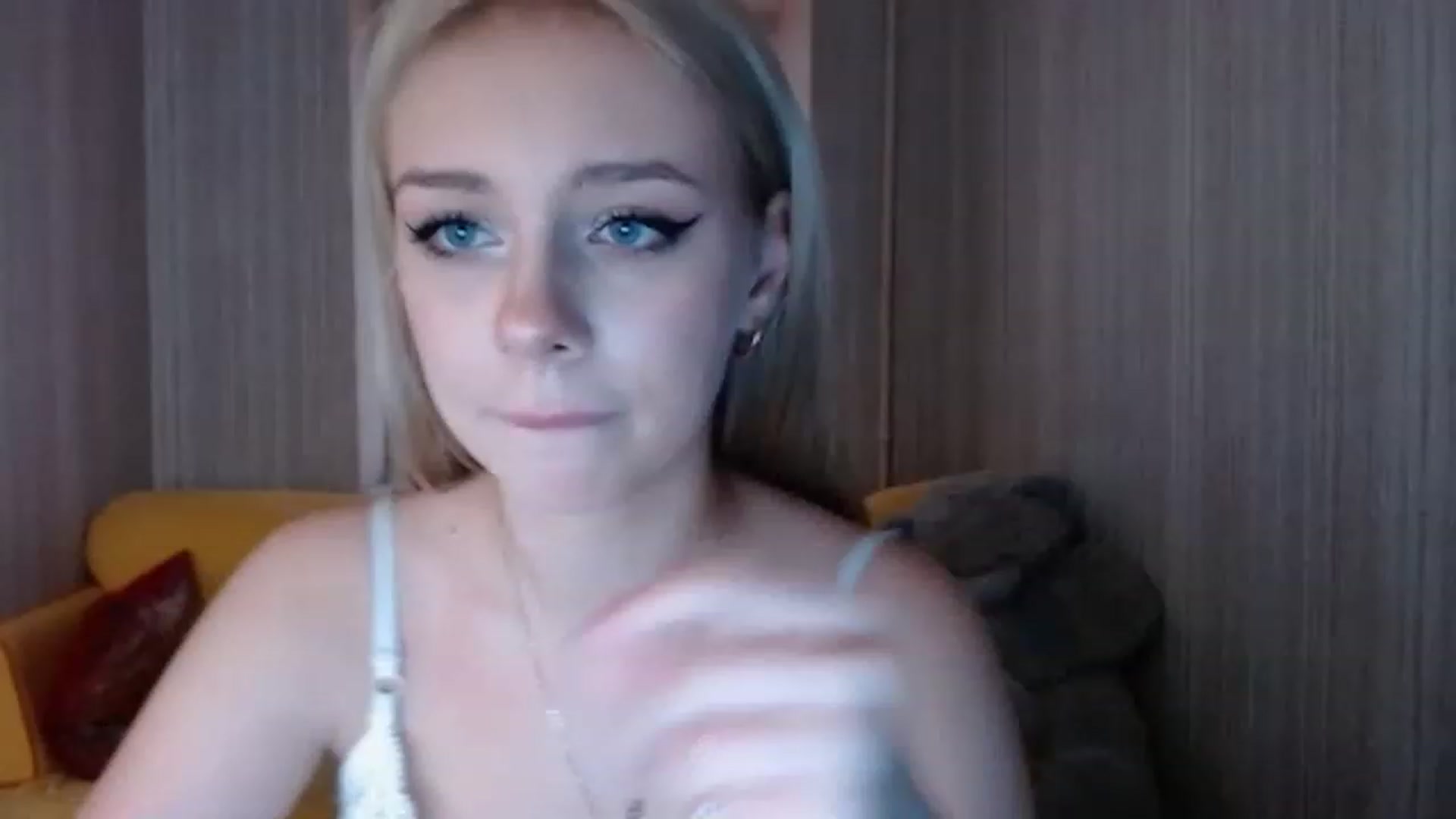 Gallery image thumbnail from Ririma_xo's myfreecams stream on, 11/14/2022, 16:40 image 1 of 20
