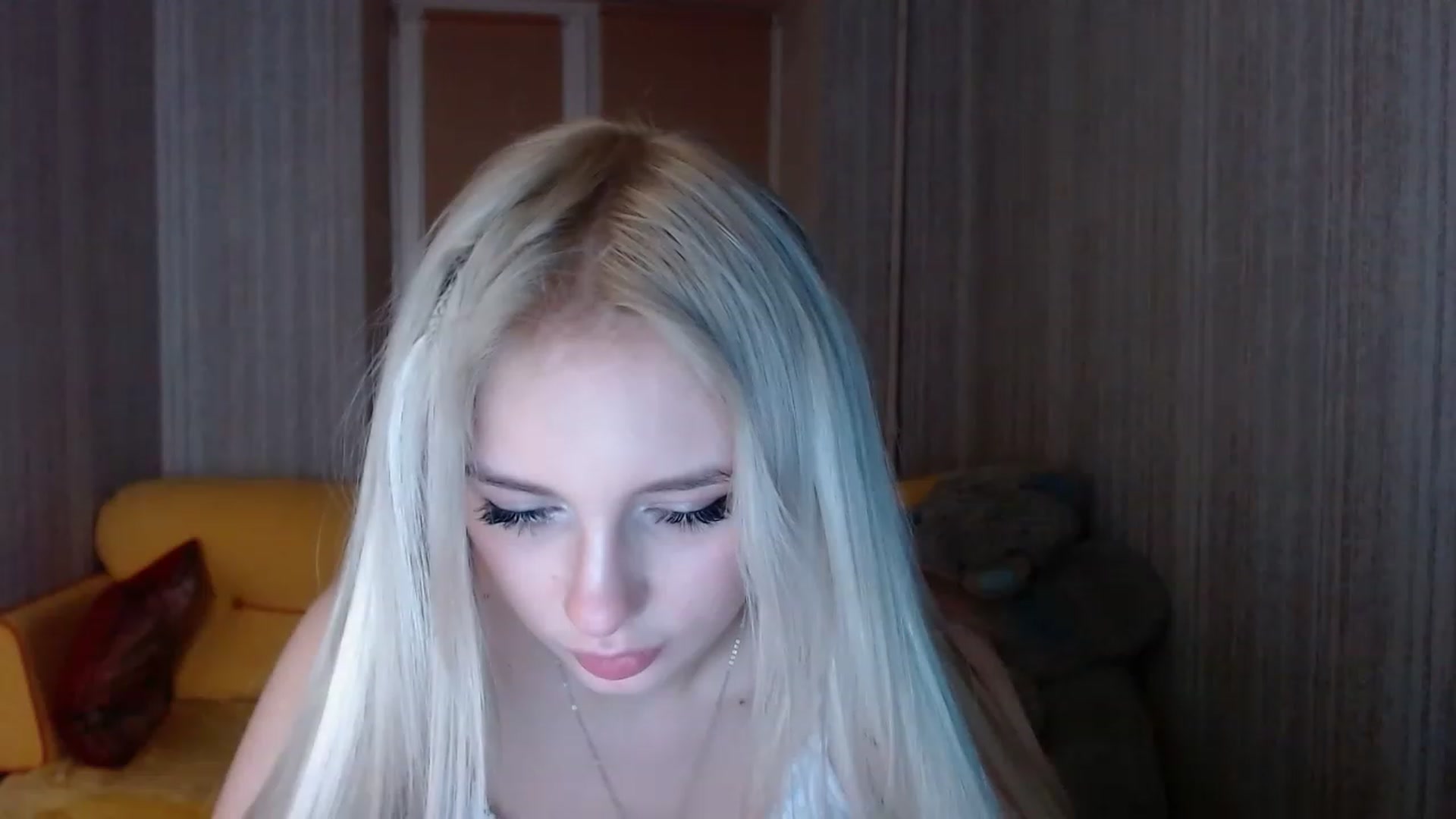 Gallery image thumbnail from Ririma_xo's myfreecams stream on, 11/14/2022, 16:40 image 19 of 20