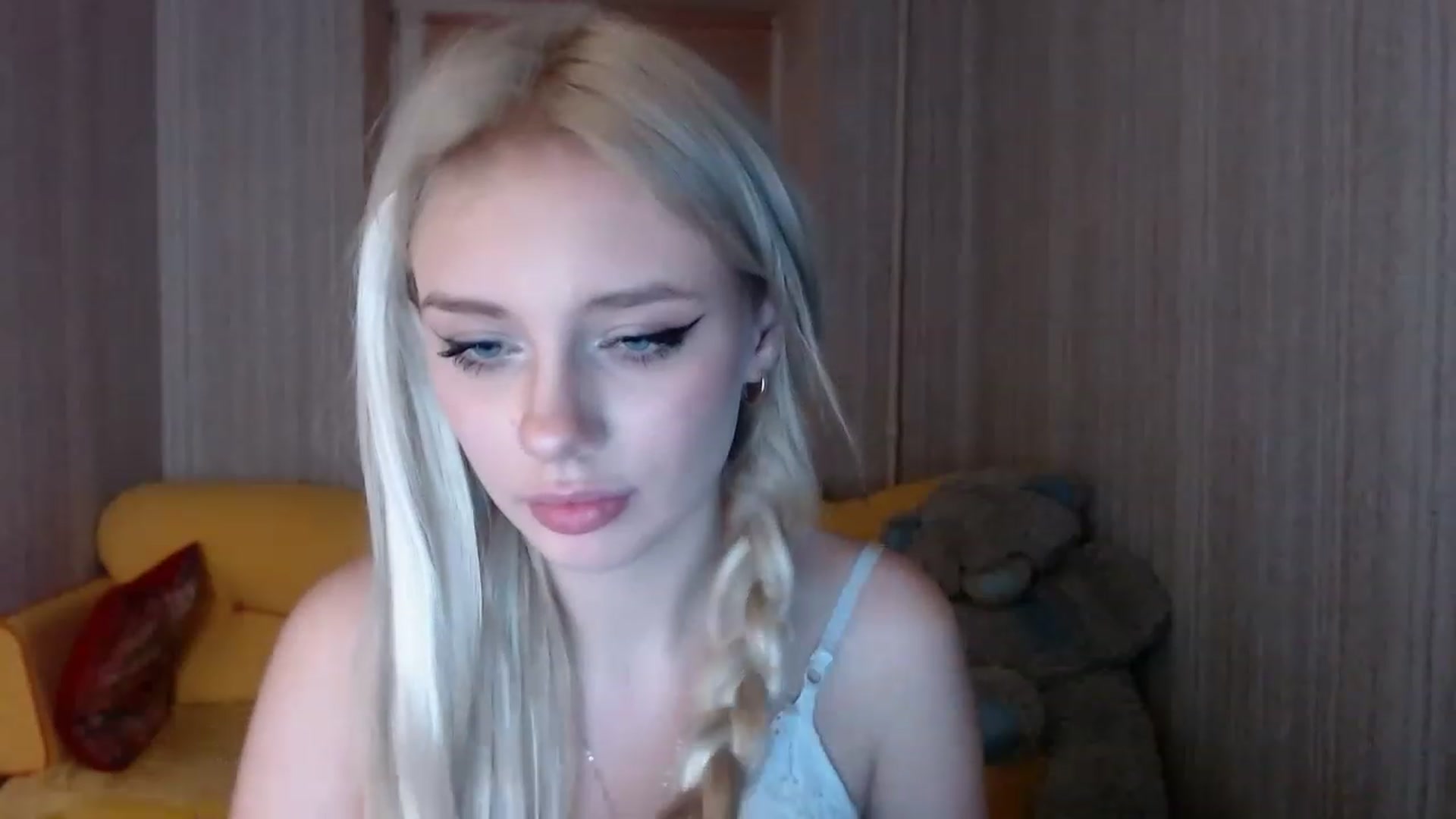 Gallery image thumbnail from Ririma_xo's myfreecams stream on, 11/14/2022, 16:40 image 14 of 20