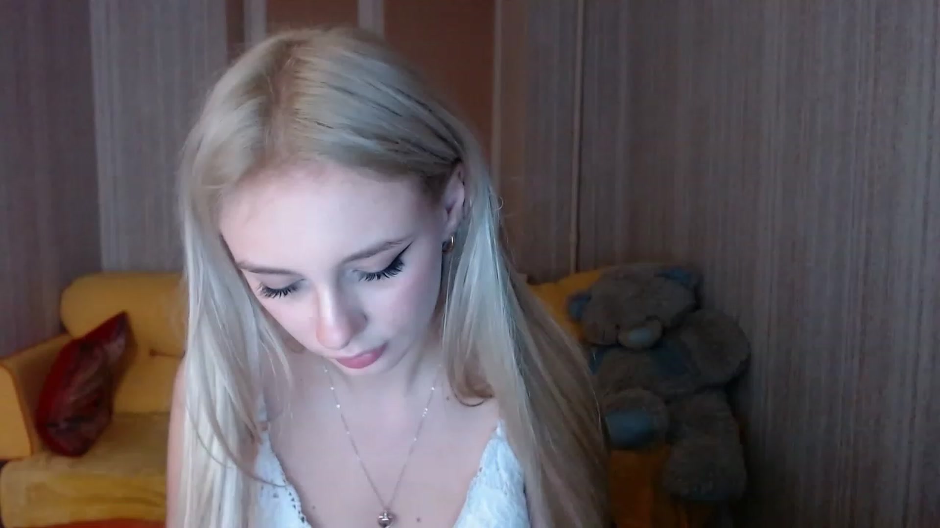 Gallery image thumbnail from Ririma_xo's myfreecams stream on, 11/14/2022, 16:40 image 10 of 20