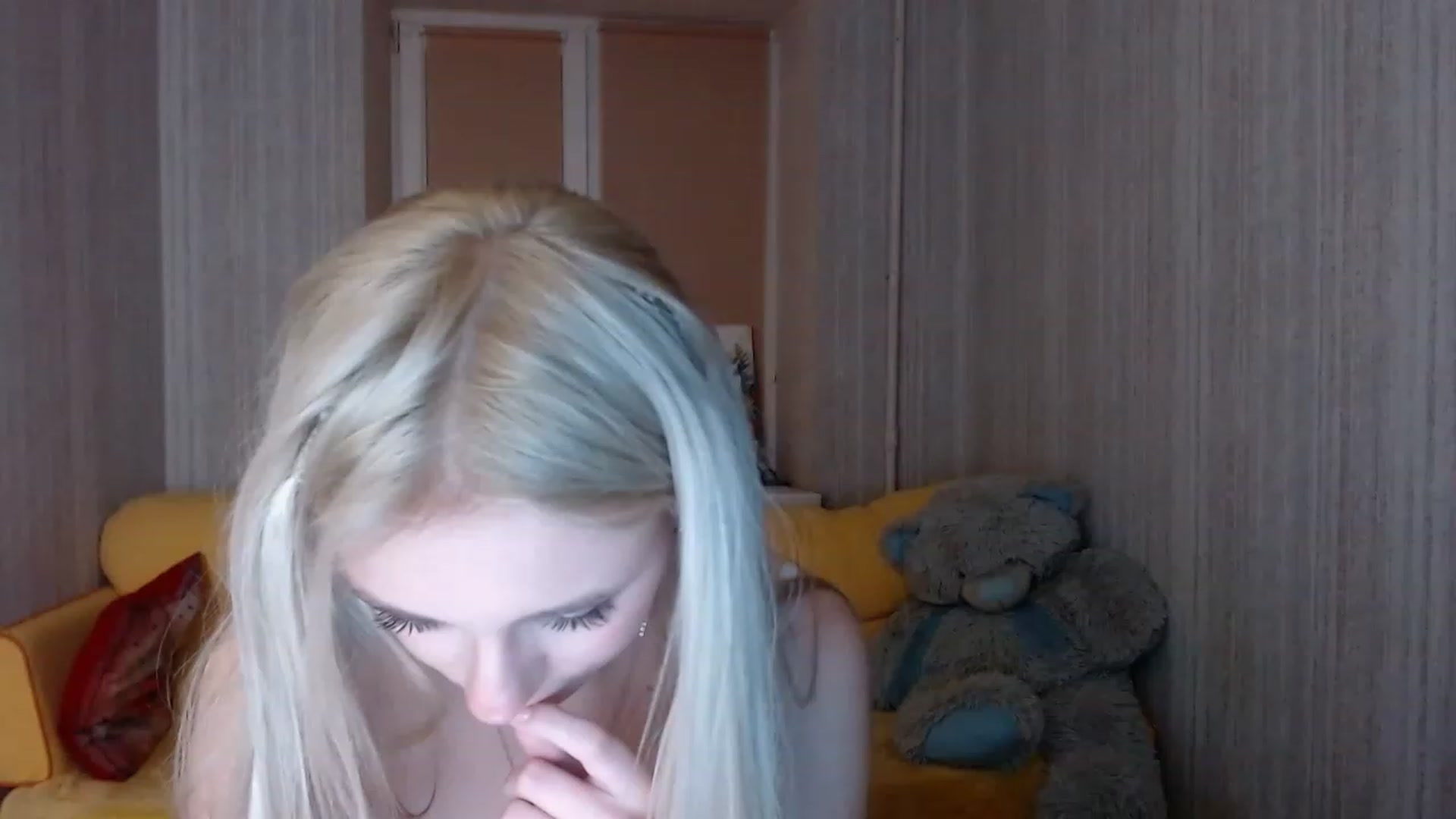 Gallery image thumbnail from Ririma_xo's myfreecams stream on, 11/14/2022, 17:15 image 12 of 20