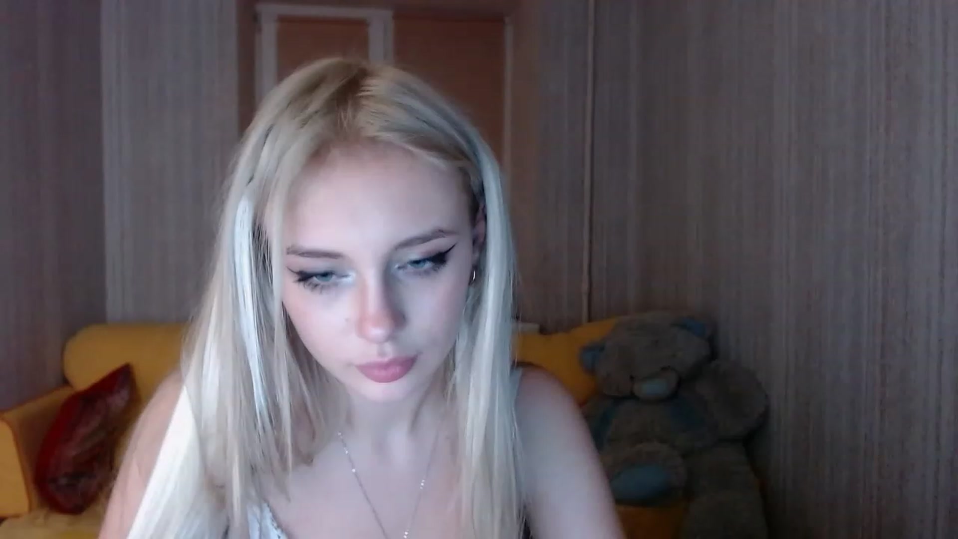 Gallery image thumbnail from Ririma_xo's myfreecams stream on, 11/14/2022, 17:15 image 10 of 20