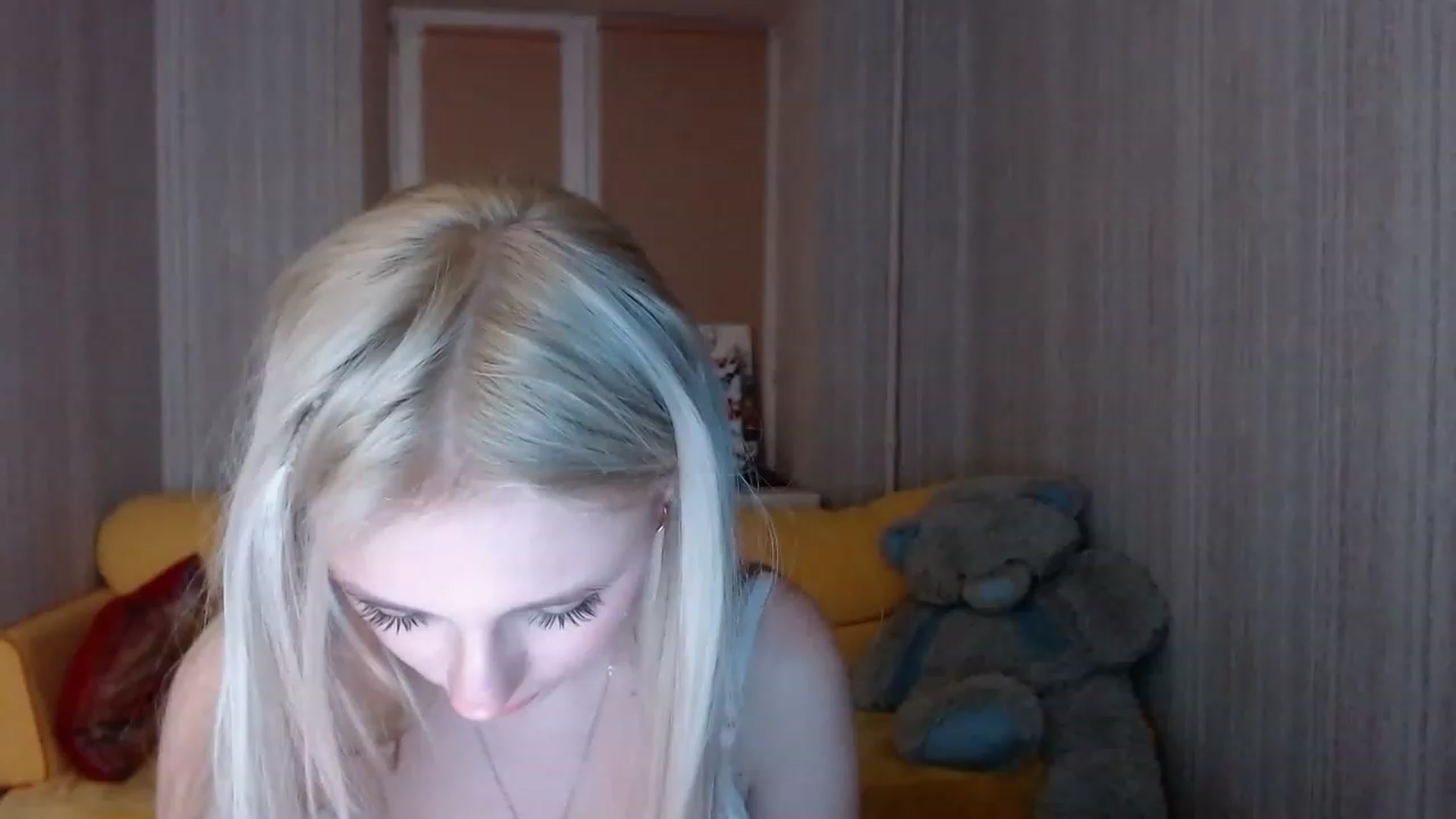 Gallery image thumbnail from Ririma_xo's myfreecams stream on, 11/14/2022, 17:15 image 5 of 20