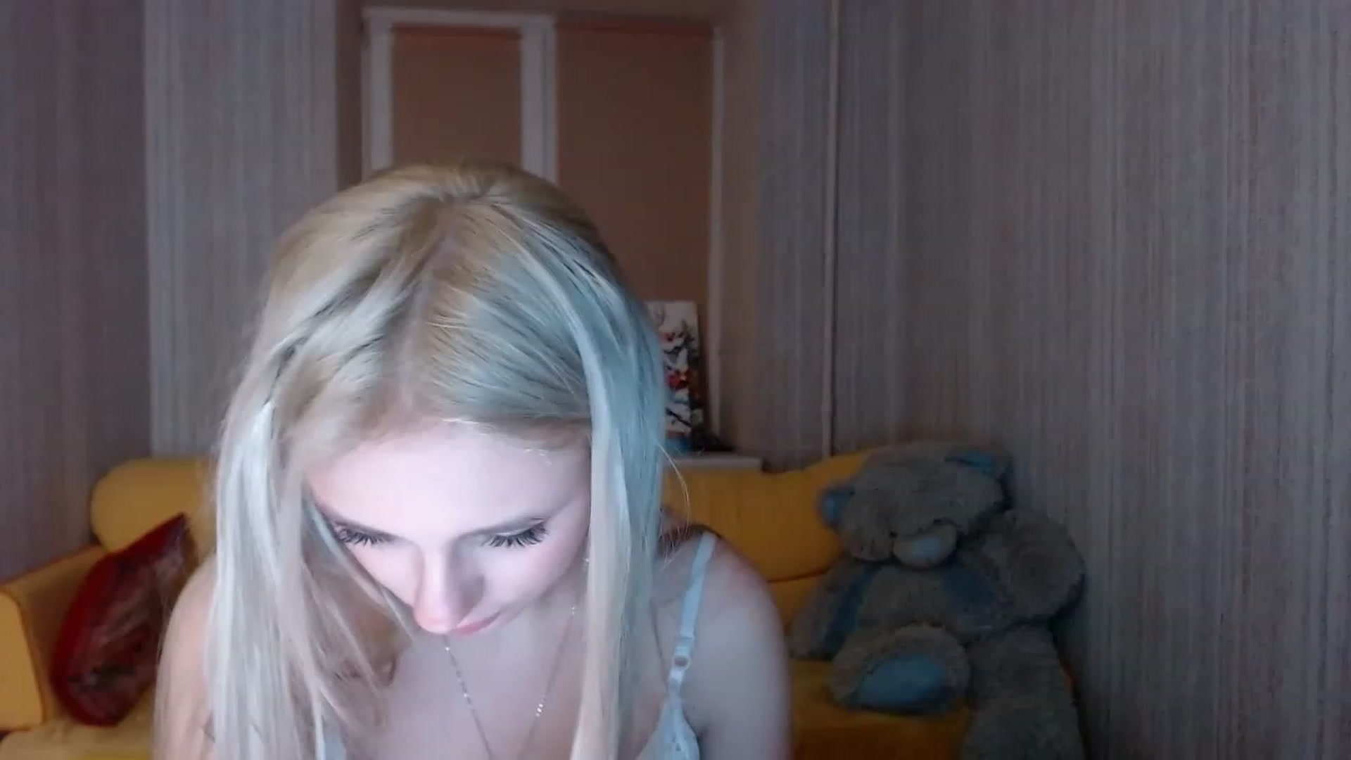 Gallery image thumbnail from Ririma_xo's myfreecams stream on, 11/14/2022, 17:15 image 6 of 20