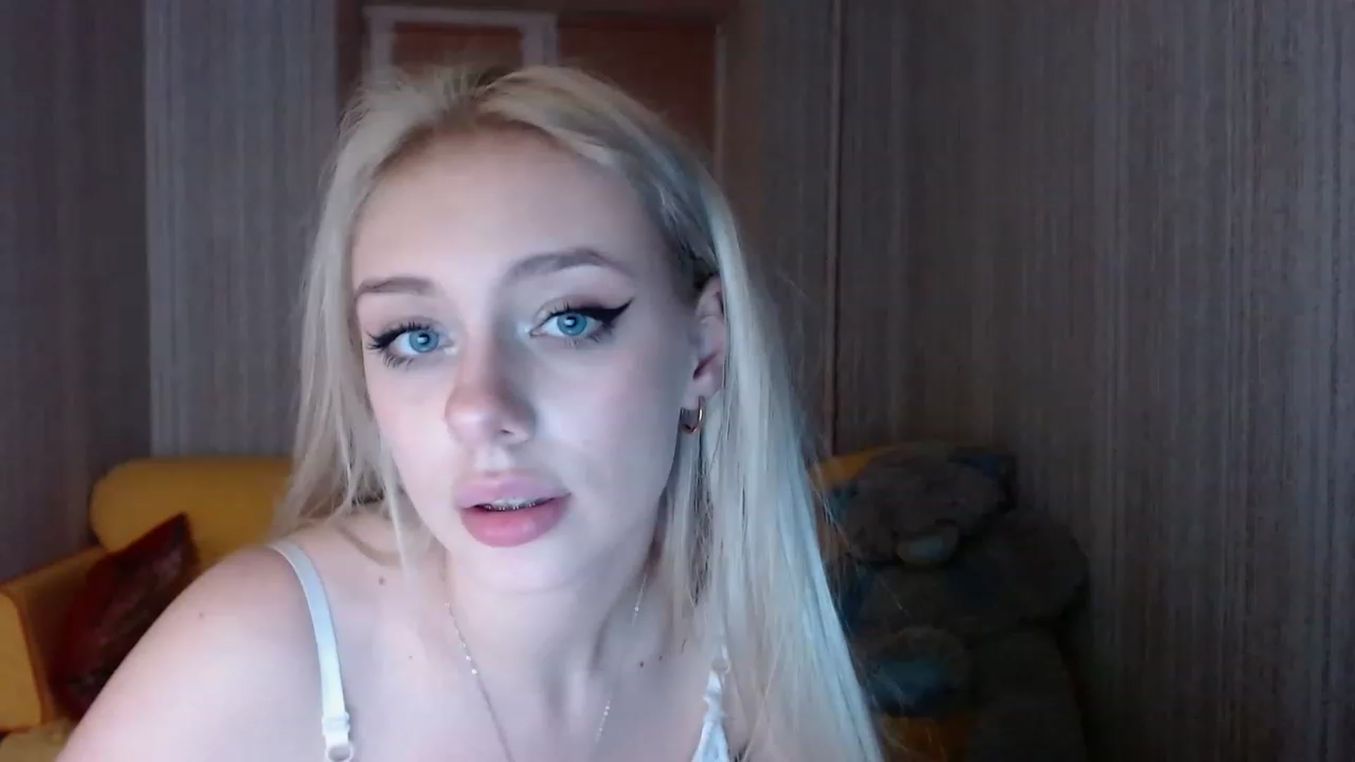 Gallery image thumbnail from Ririma_xo's myfreecams stream on, 11/14/2022, 17:15 image 15 of 20