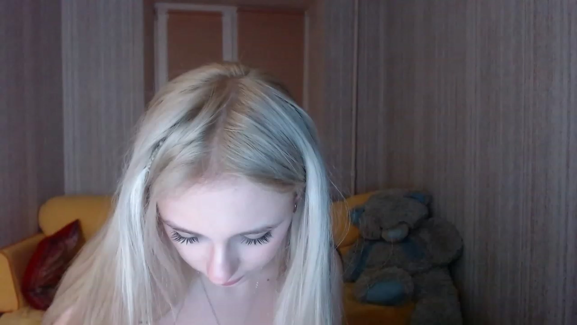 Gallery image thumbnail from Ririma_xo's myfreecams stream on, 11/14/2022, 17:15 image 17 of 20