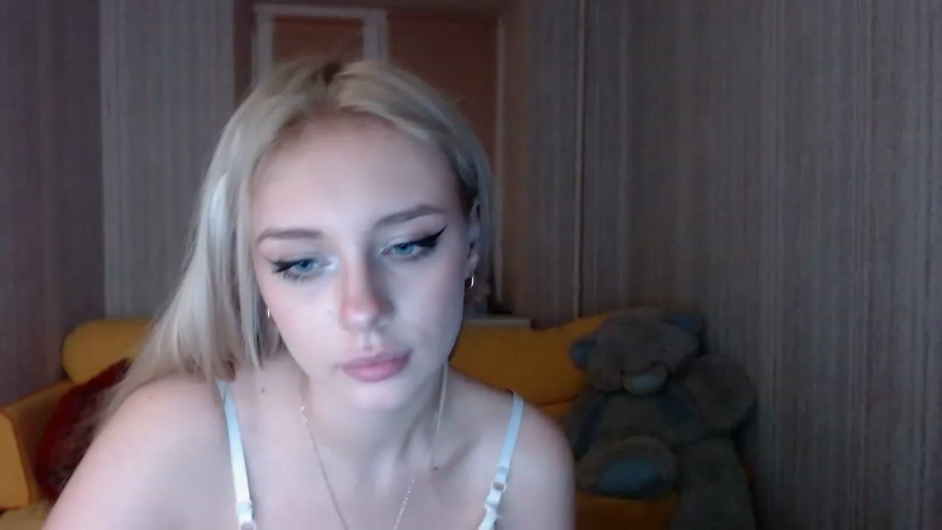 Gallery image thumbnail from Ririma_xo's myfreecams stream on, 11/14/2022, 17:15 image 20 of 20
