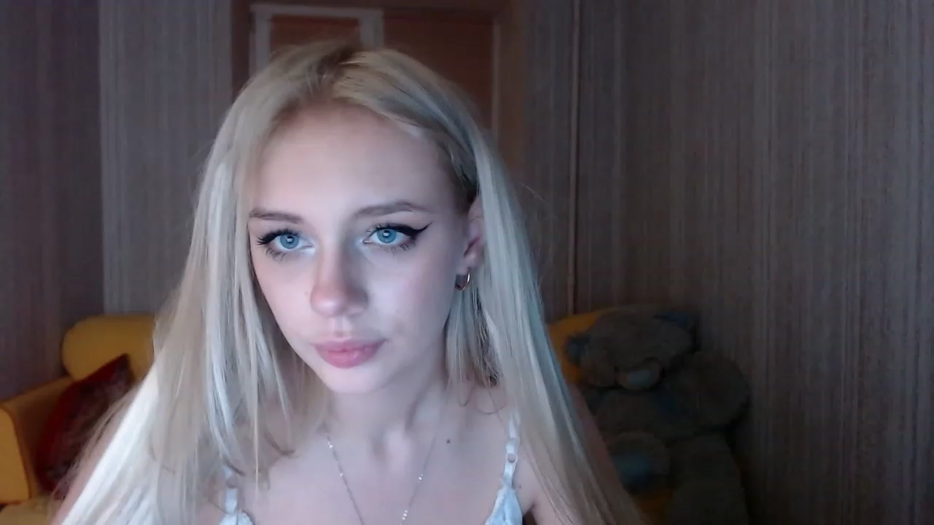 Gallery image thumbnail from Ririma_xo's myfreecams stream on, 11/14/2022, 17:15 image 8 of 20