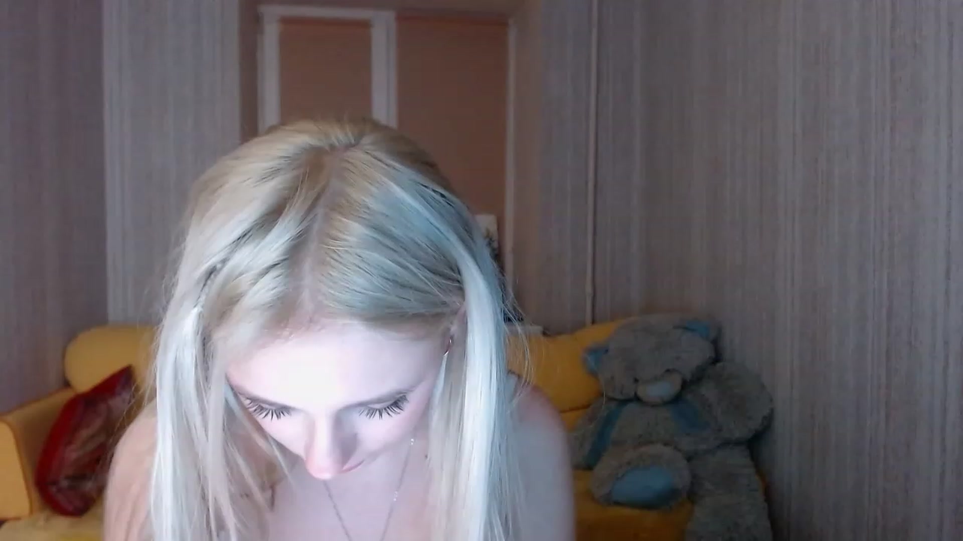 Gallery image thumbnail from Ririma_xo's myfreecams stream on, 11/14/2022, 17:15 image 2 of 20