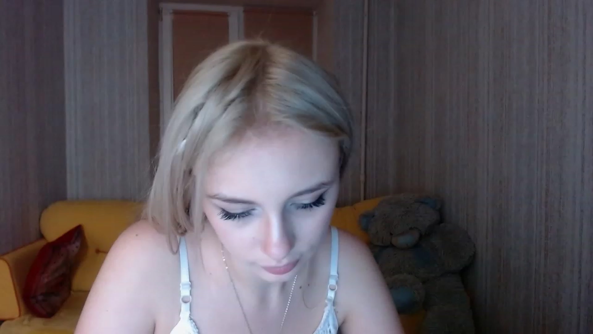 Gallery image thumbnail from Ririma_xo's myfreecams stream on, 11/14/2022, 17:15 image 19 of 20